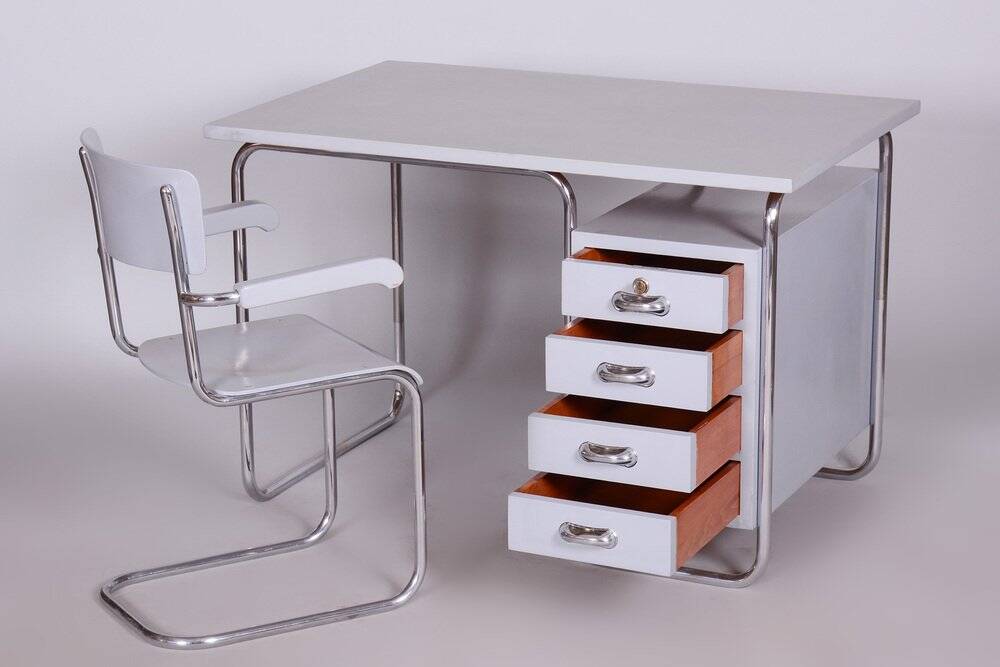 Bauhaus Lacquered Wood Writing Desk & Chair attributed to Hynek Gottwald, 1930s, Set of 2