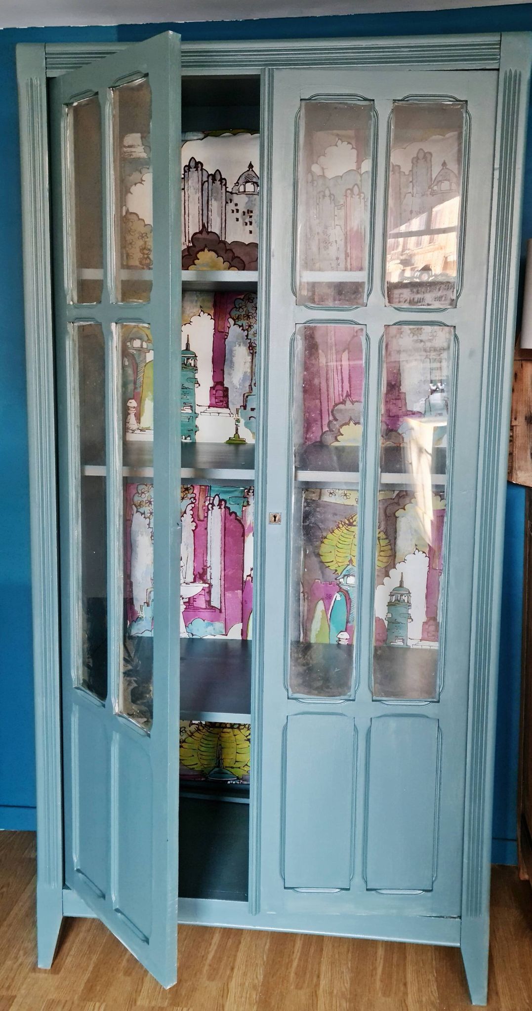 Parisian wardrobe glazed color inchyra blue