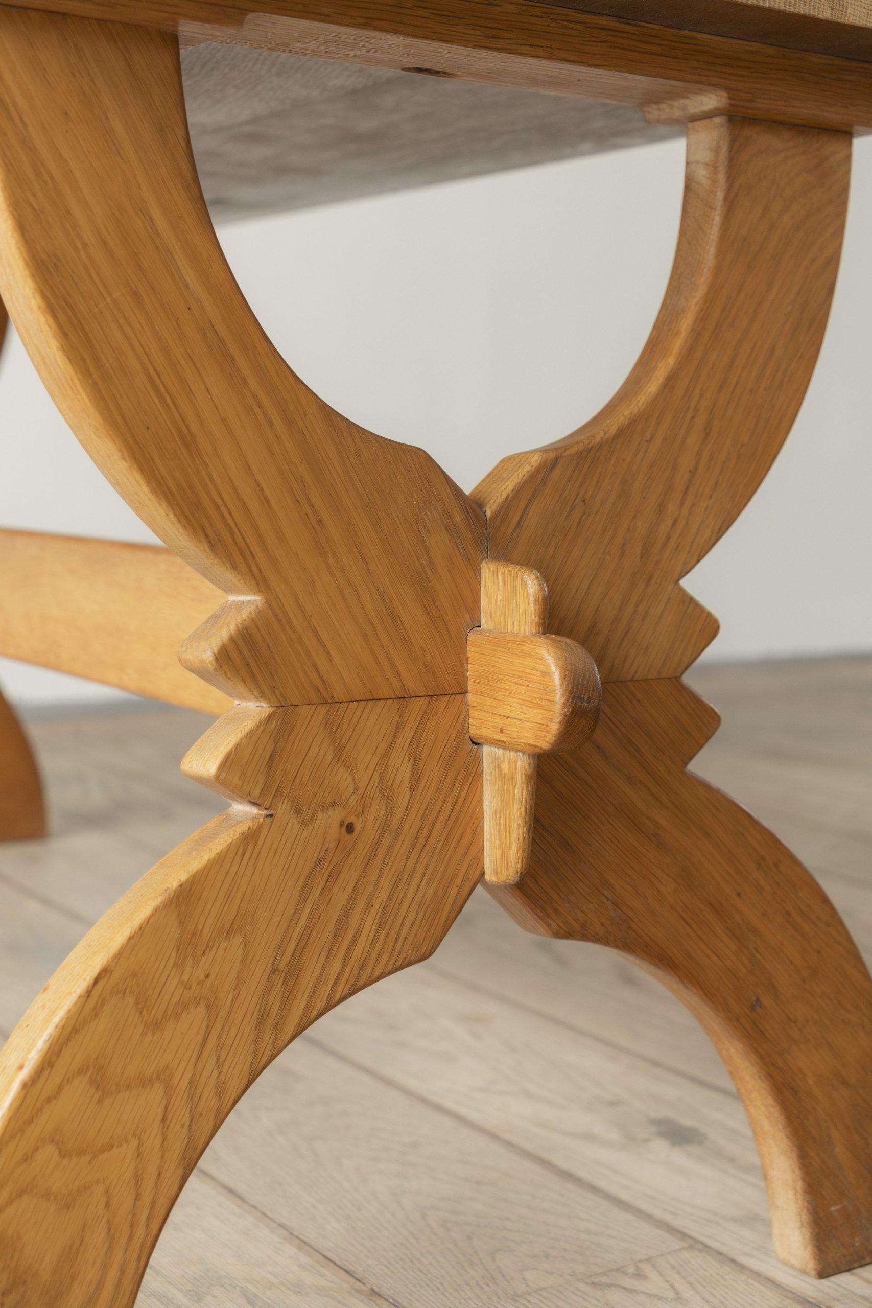 Table basse par Henning Kjærnulf, en chêne, vers 1970, Danemark