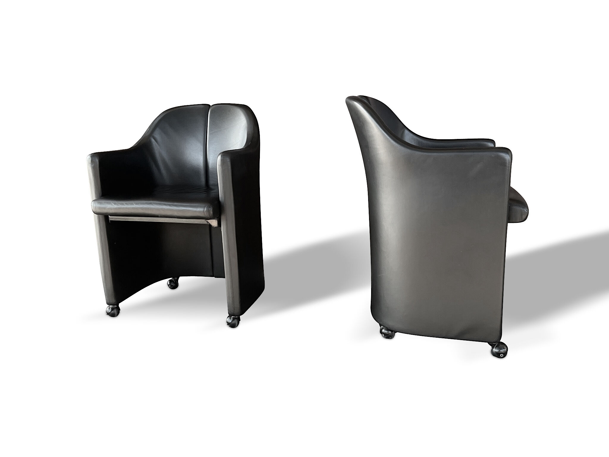 Pair of armchairs "S142" by Eugenio Gerli for Tecno in black leather