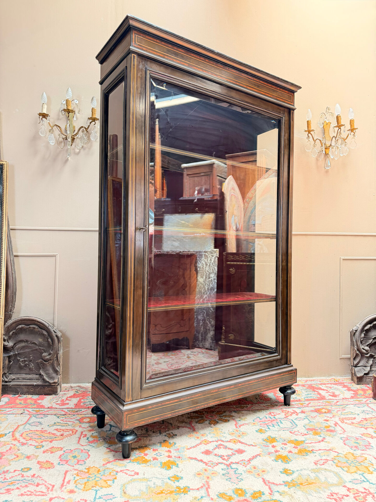 VITRINE DE PRÉSENTATION EN BOIS NOIRCI DE STYLE LOUIS XVI XIX EME SIÈC