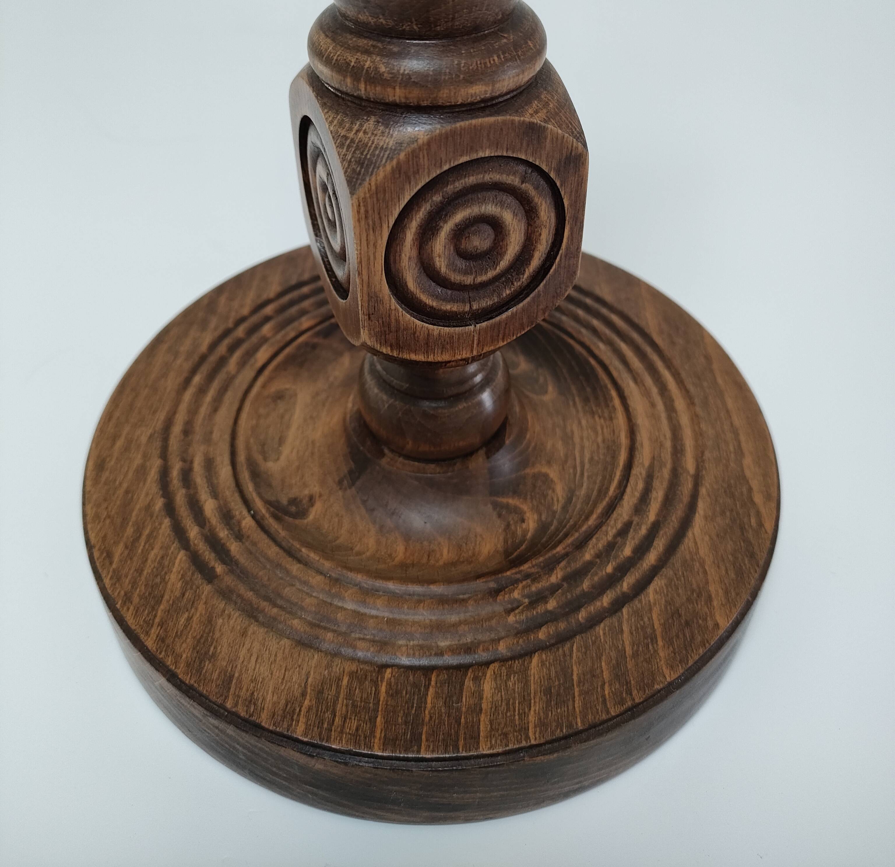 Solid wood lamp decorated with vintage hollow circles