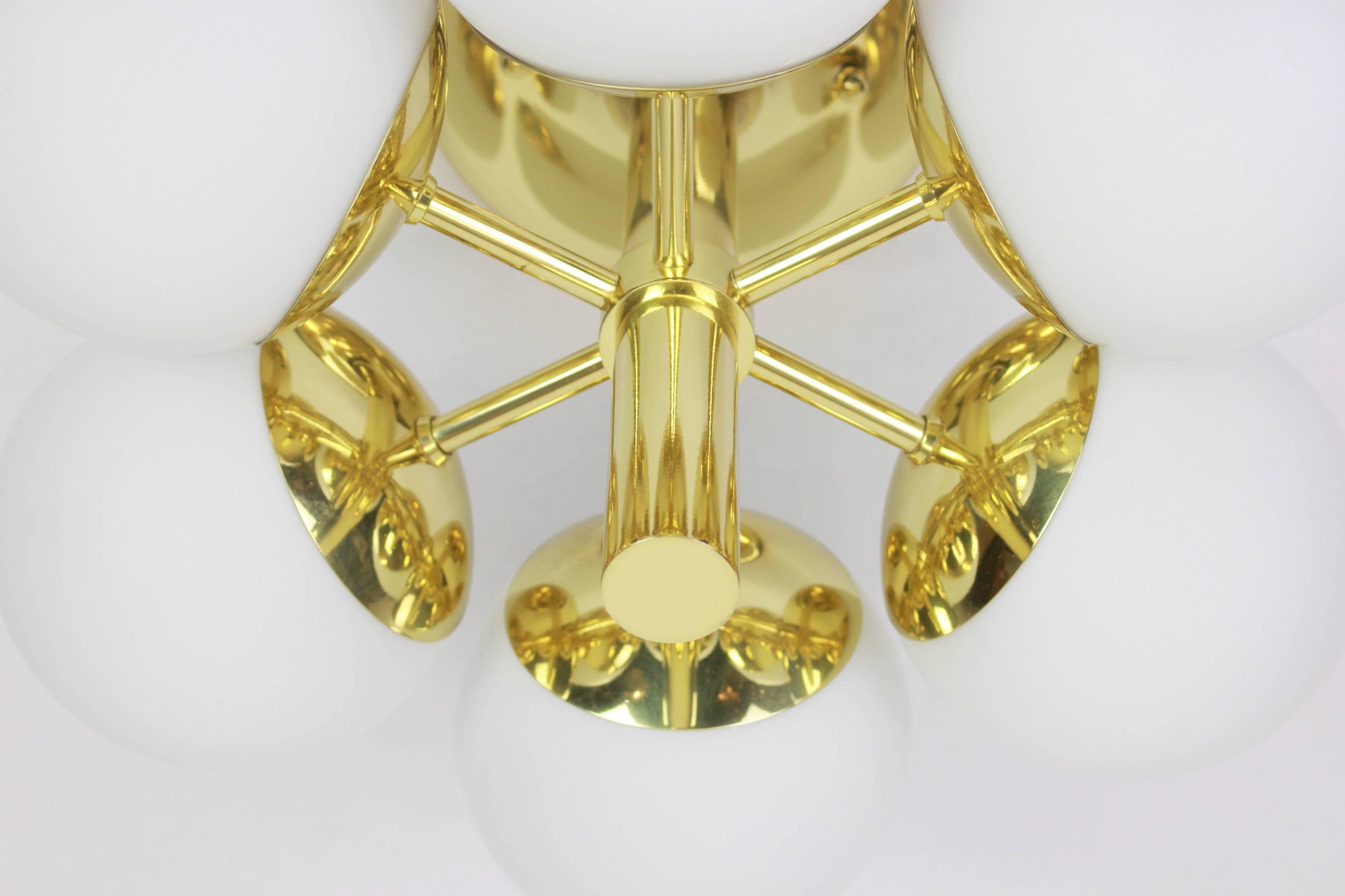 Lustre Radial Sputnik en Verre Opalin Kaiser, Allemagne, années 1960