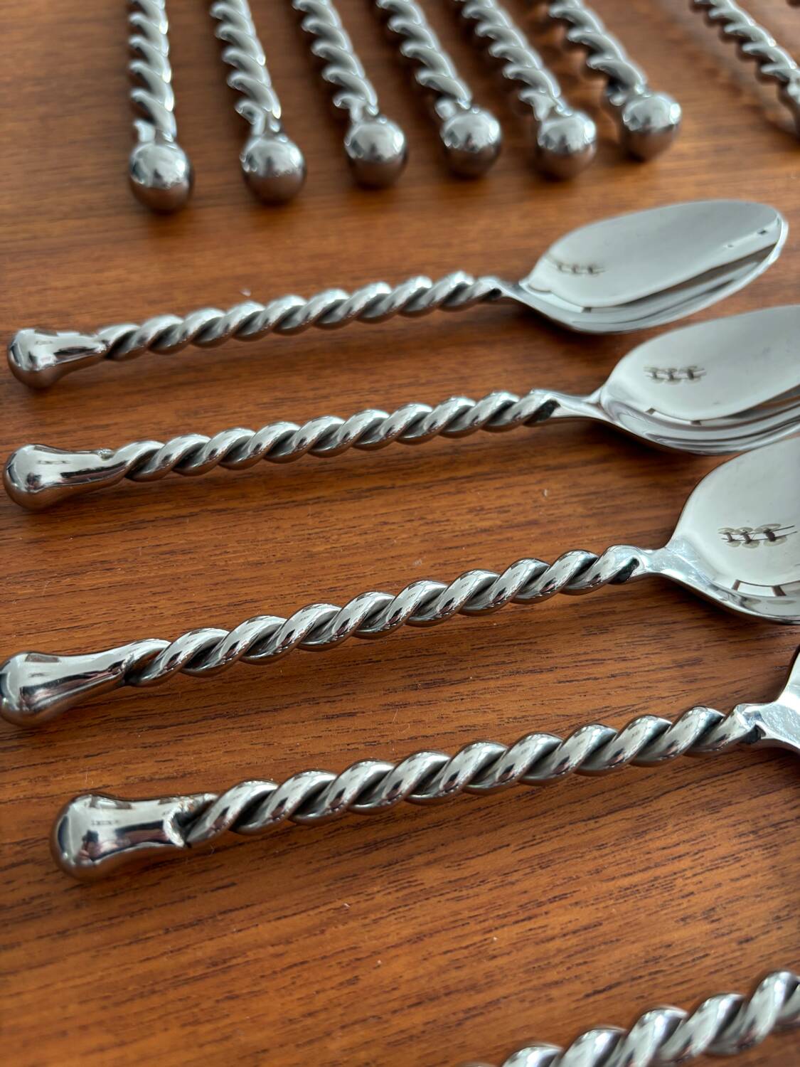 Stainless steel cutlery set with twisted handles – Design cutlery set