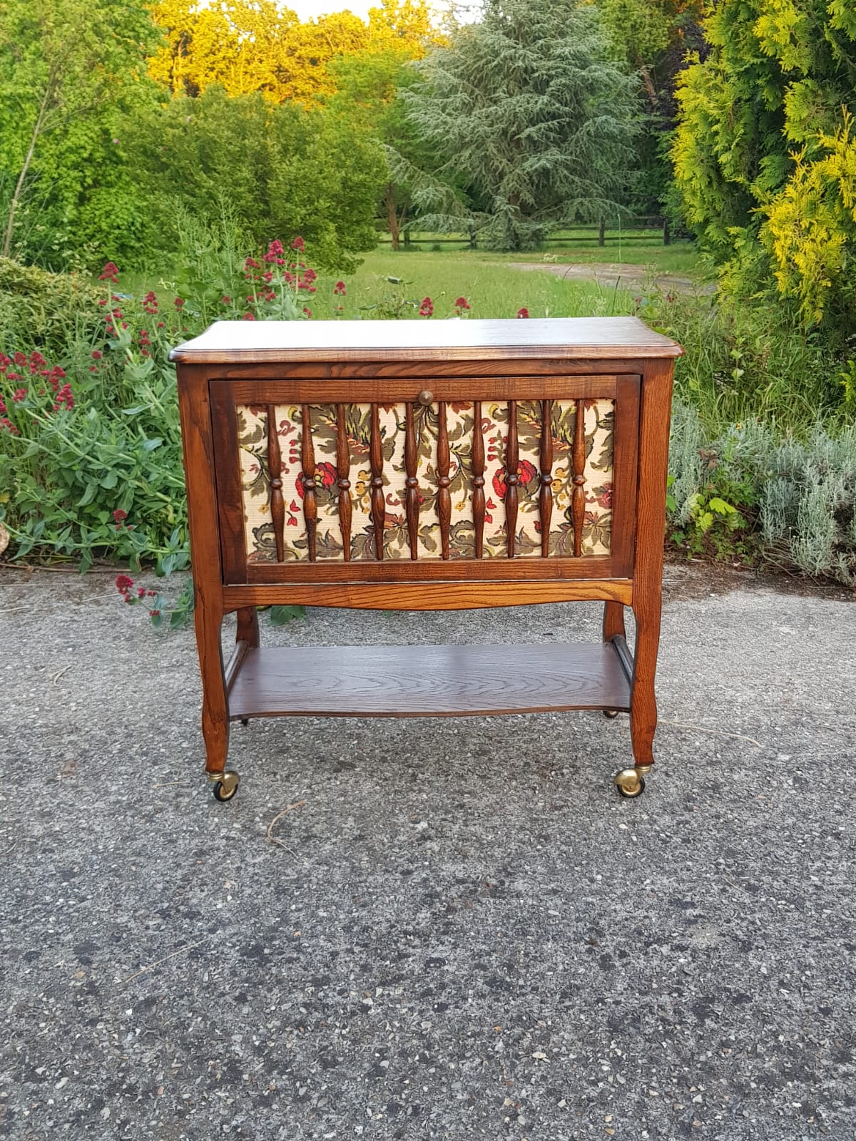 Bar furniture on roulette outdoor tapestry