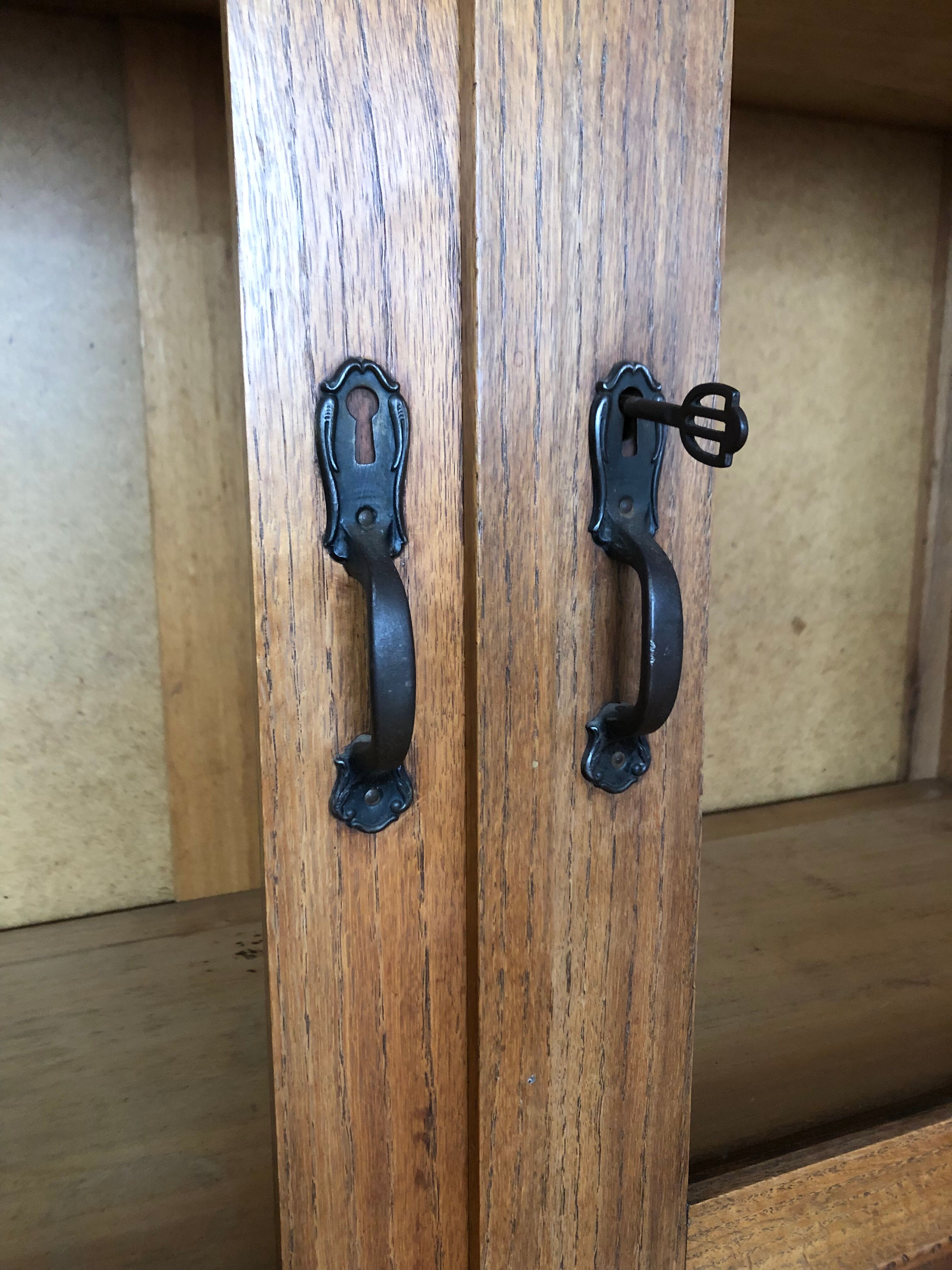 Glass cabinet
