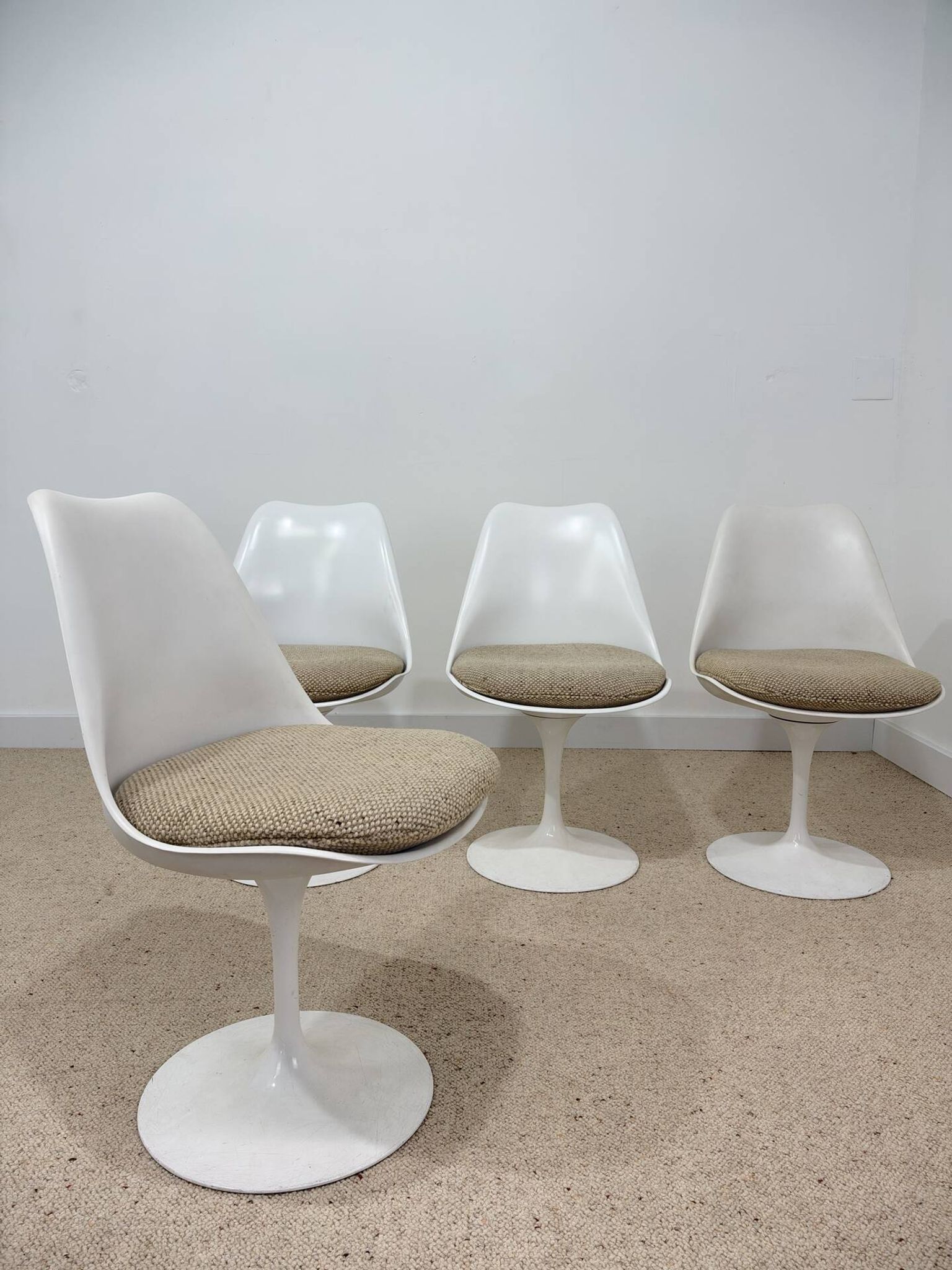Tulip table – Knoll International in marble and 4 chairs – Ee