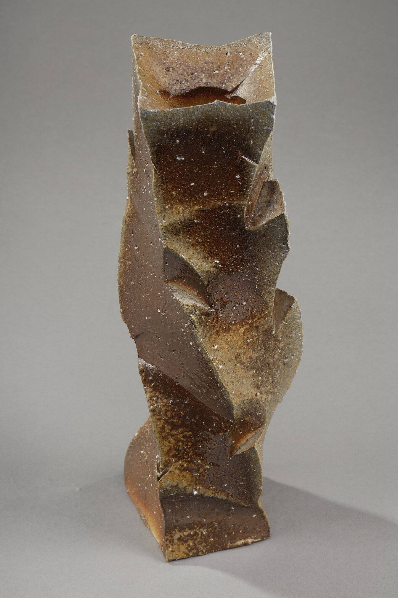 Soliflore Bizen pottery sculpture from Mori Taiga, Japan