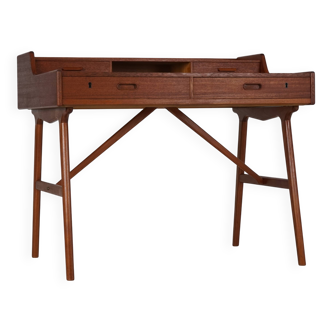 Danish teak desk, Model 64, by Arne Wahl Iversen for Vinde Møbelfabrik, 196