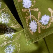 Suite of 8 olive green napkins embroidered vintage flowers 50s