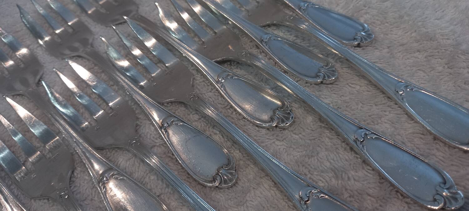 11 Ercuis Pompadour LXV silver-plated cake forks