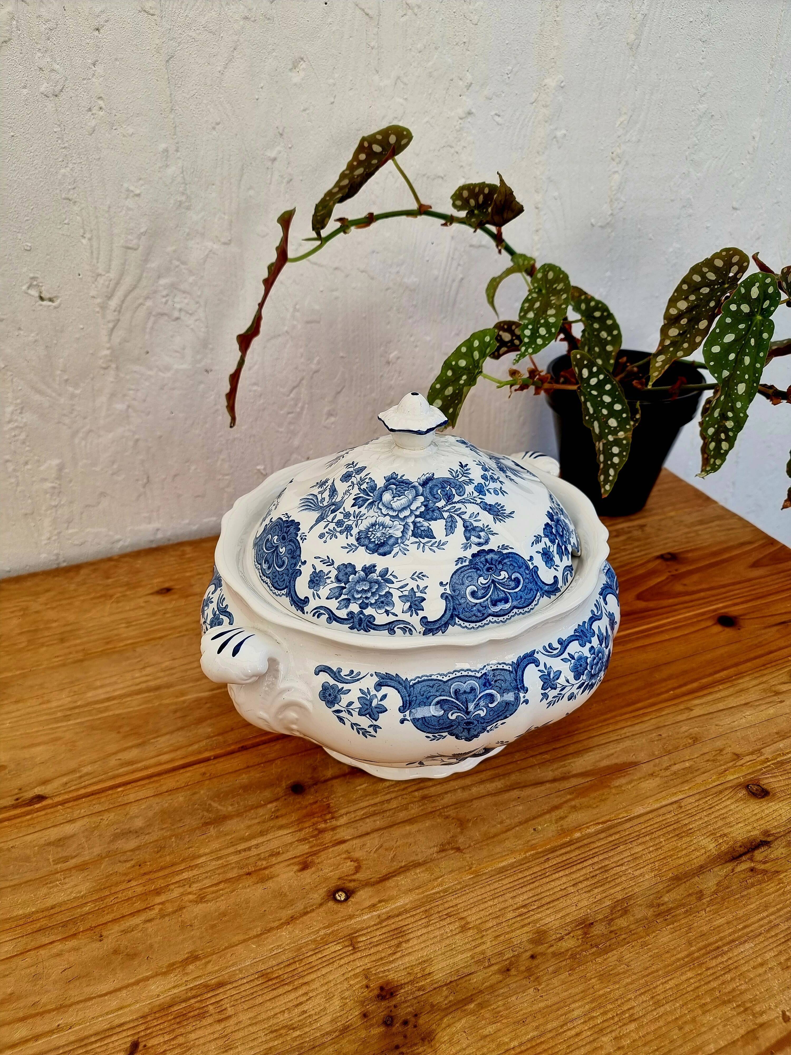 Old Ridgway Staffordshire Windsor model tureen