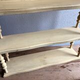 Skated wooden coil shelf