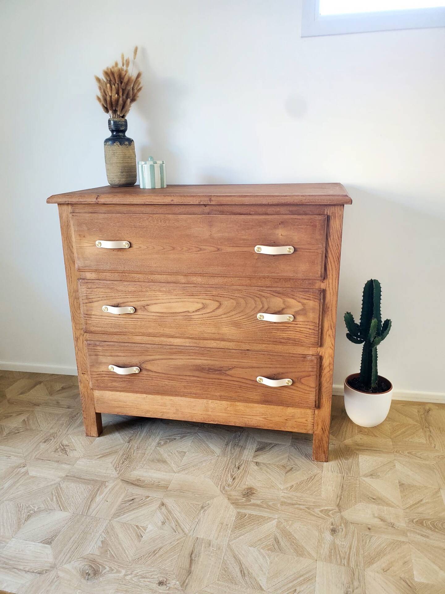 Solid wood chest of drawers