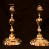 Paire de bougeoirs en bronze argenté d’époque XIXe siècle