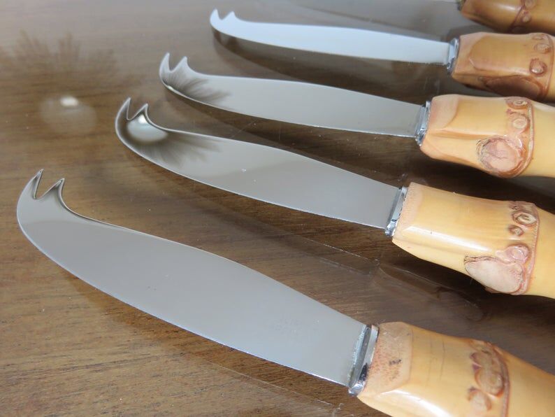 Set of 6 cheese knives, bamboo handle 60s