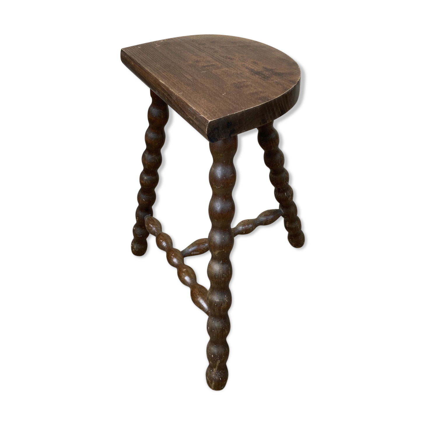 Half-moon pearl tripod stool