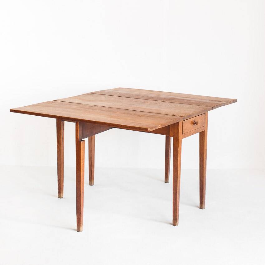 Vintage table with two folding leaves. Solid oak wood. France, 1940s