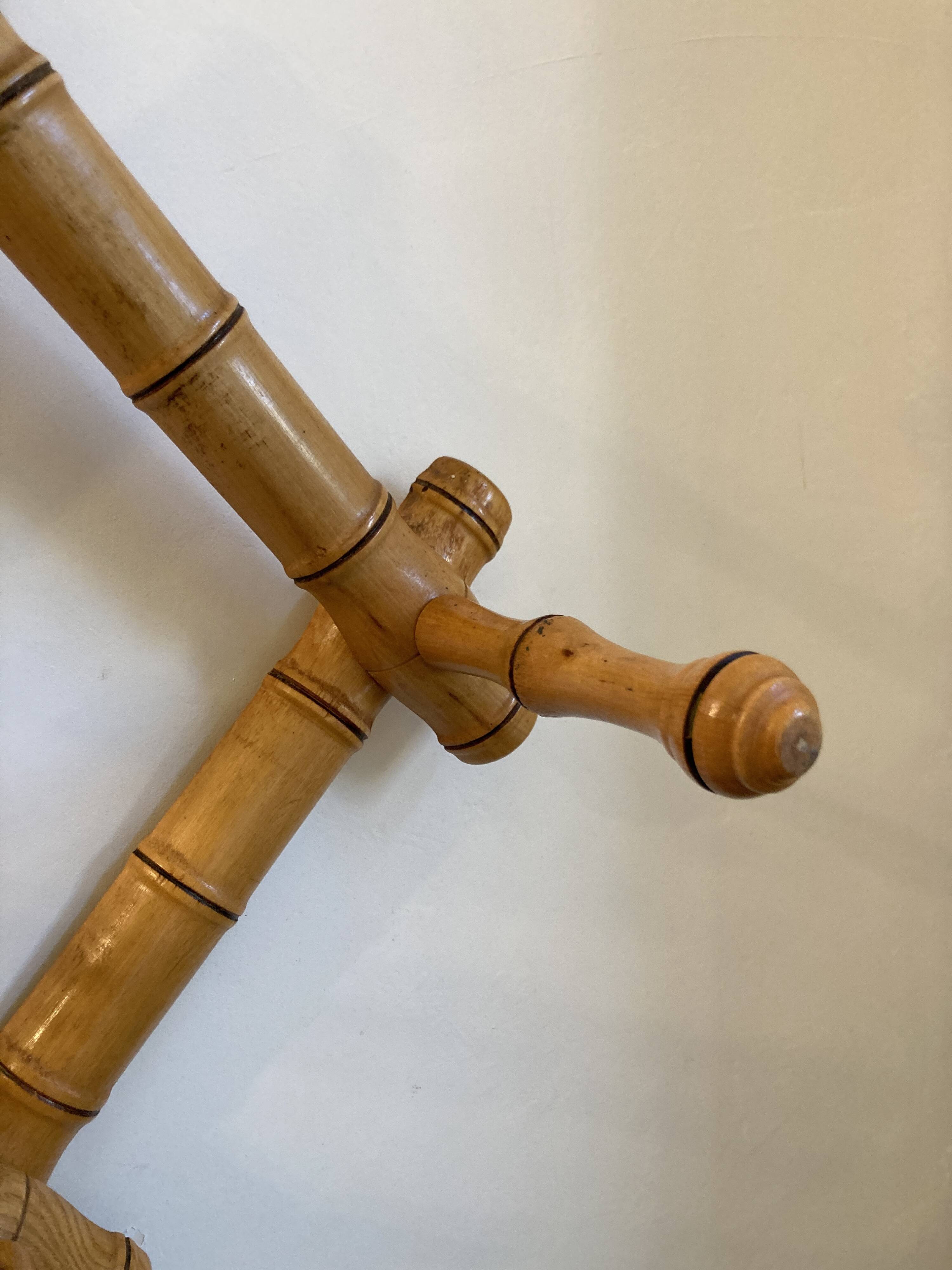 Porte-manteau ancien à 13 patères