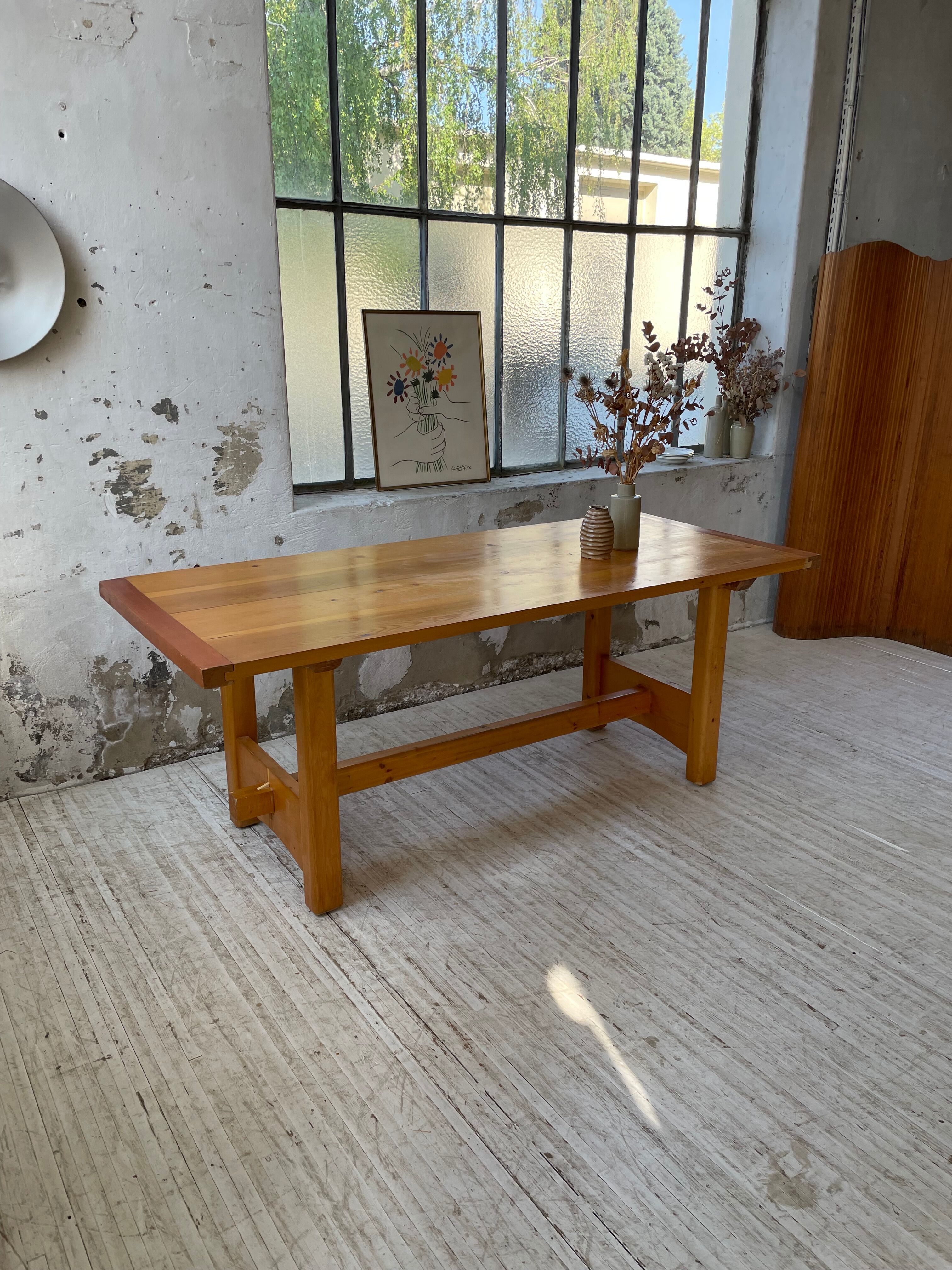 Mountain furniture table in pine 2m