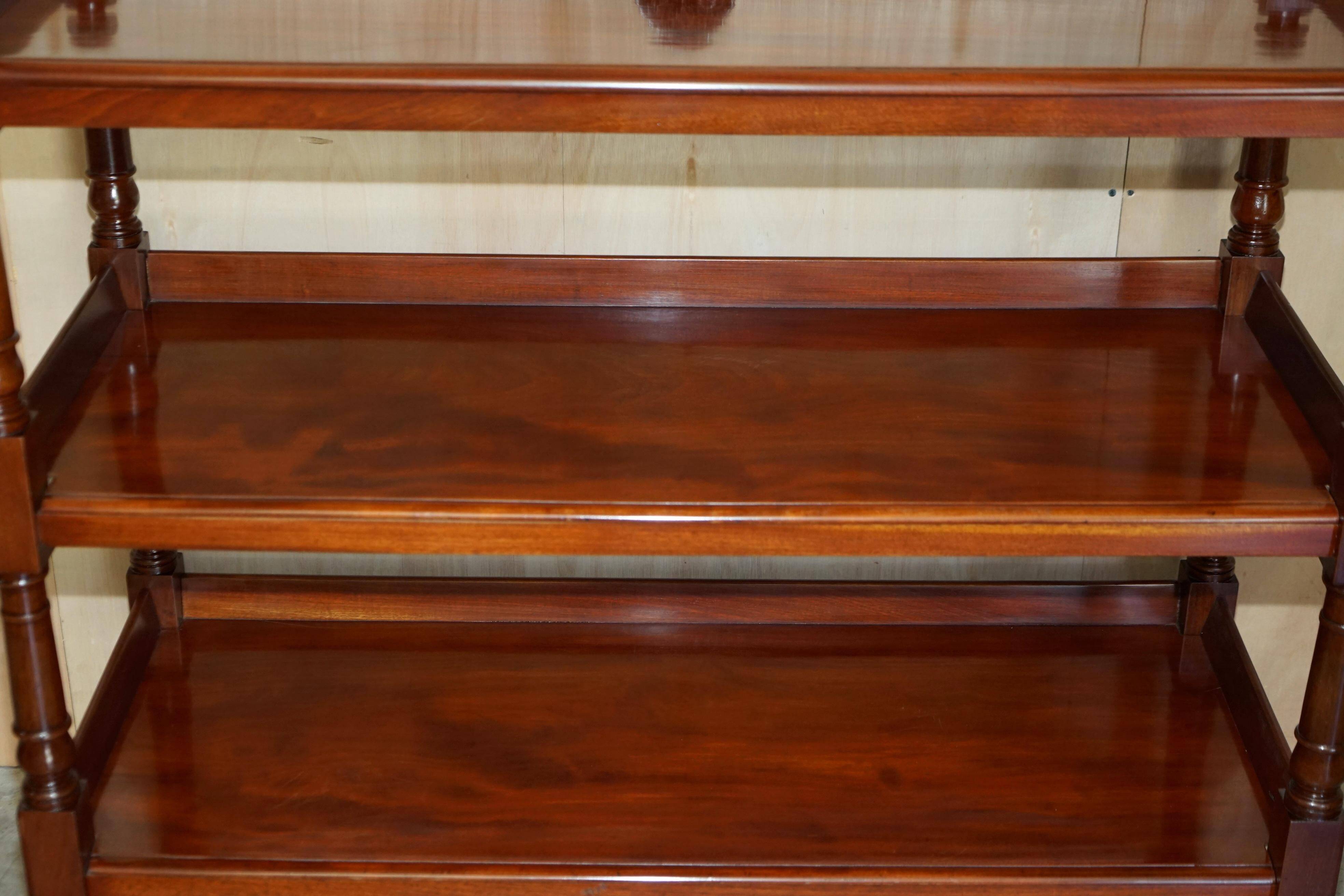 Chariot bibliothèque en acajou circa 1840 à trois niveaux