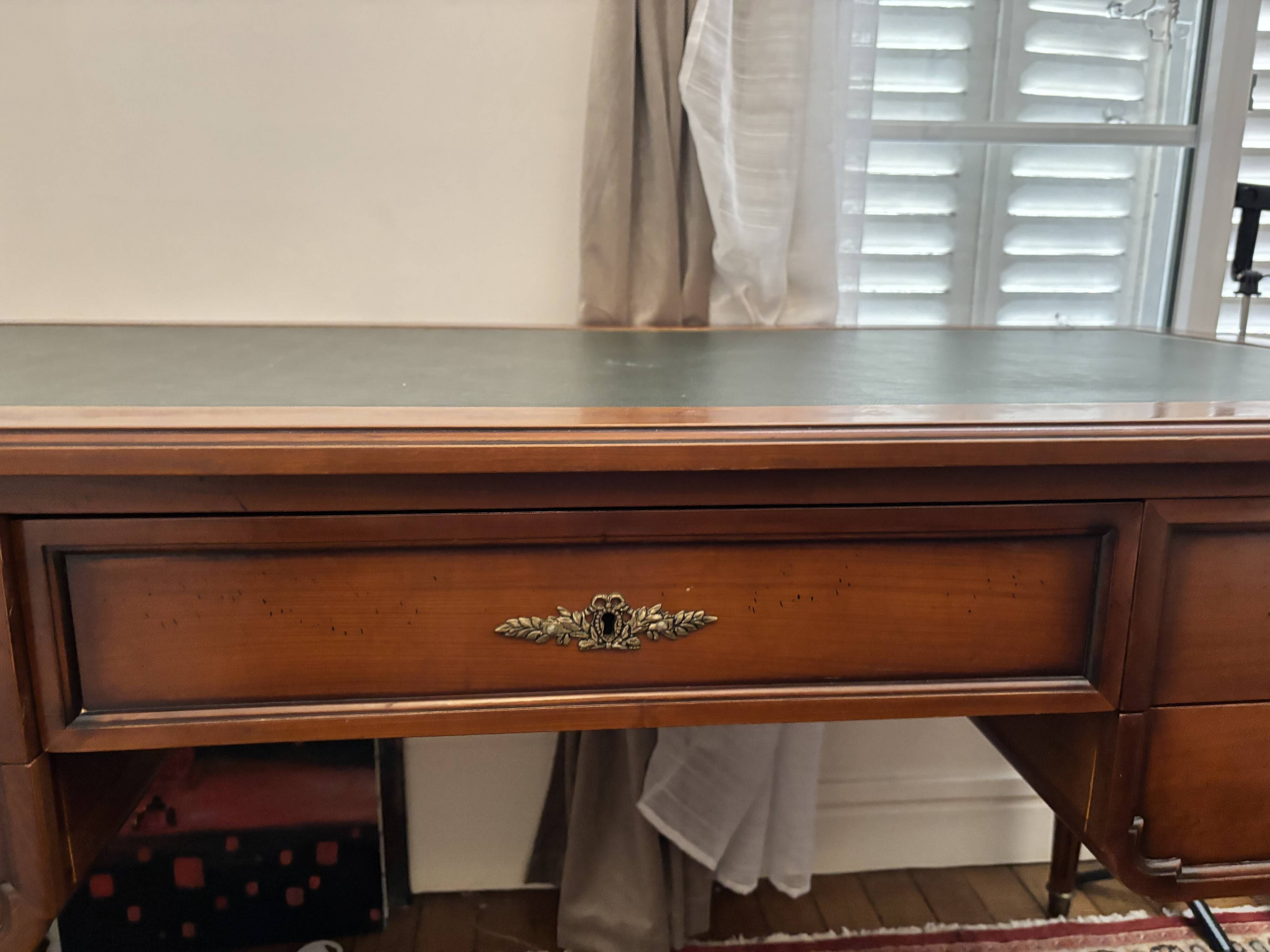 Louis XVI desk in wood and leather
