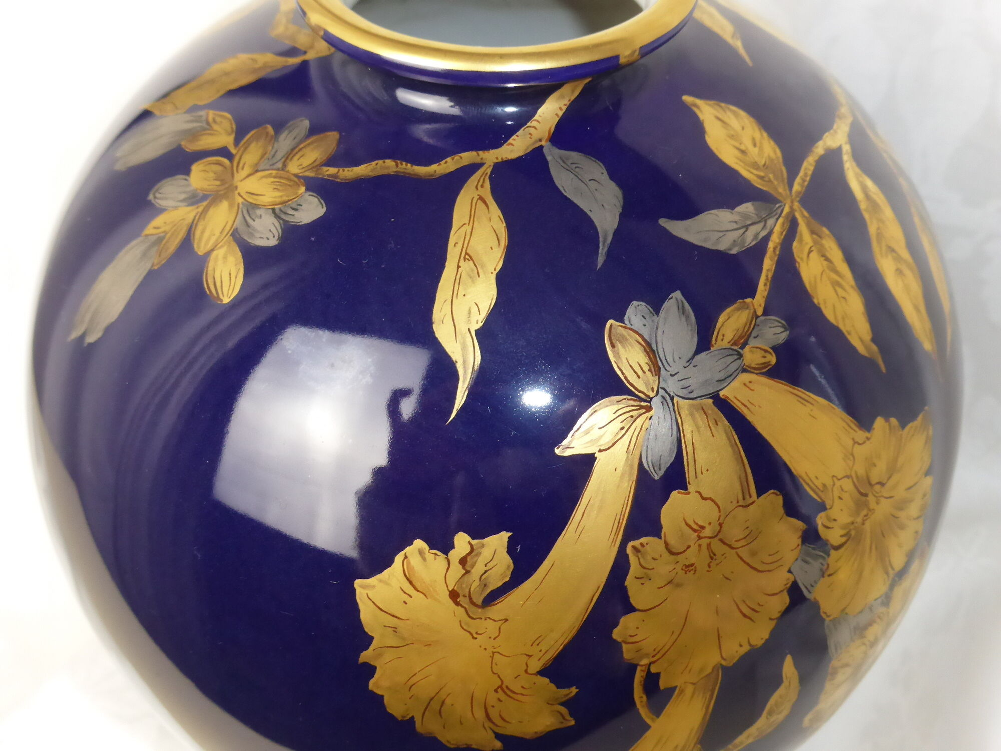 Vase in Limoges porcelain midnight blue signed Chaufriasse-Diam. 20cm