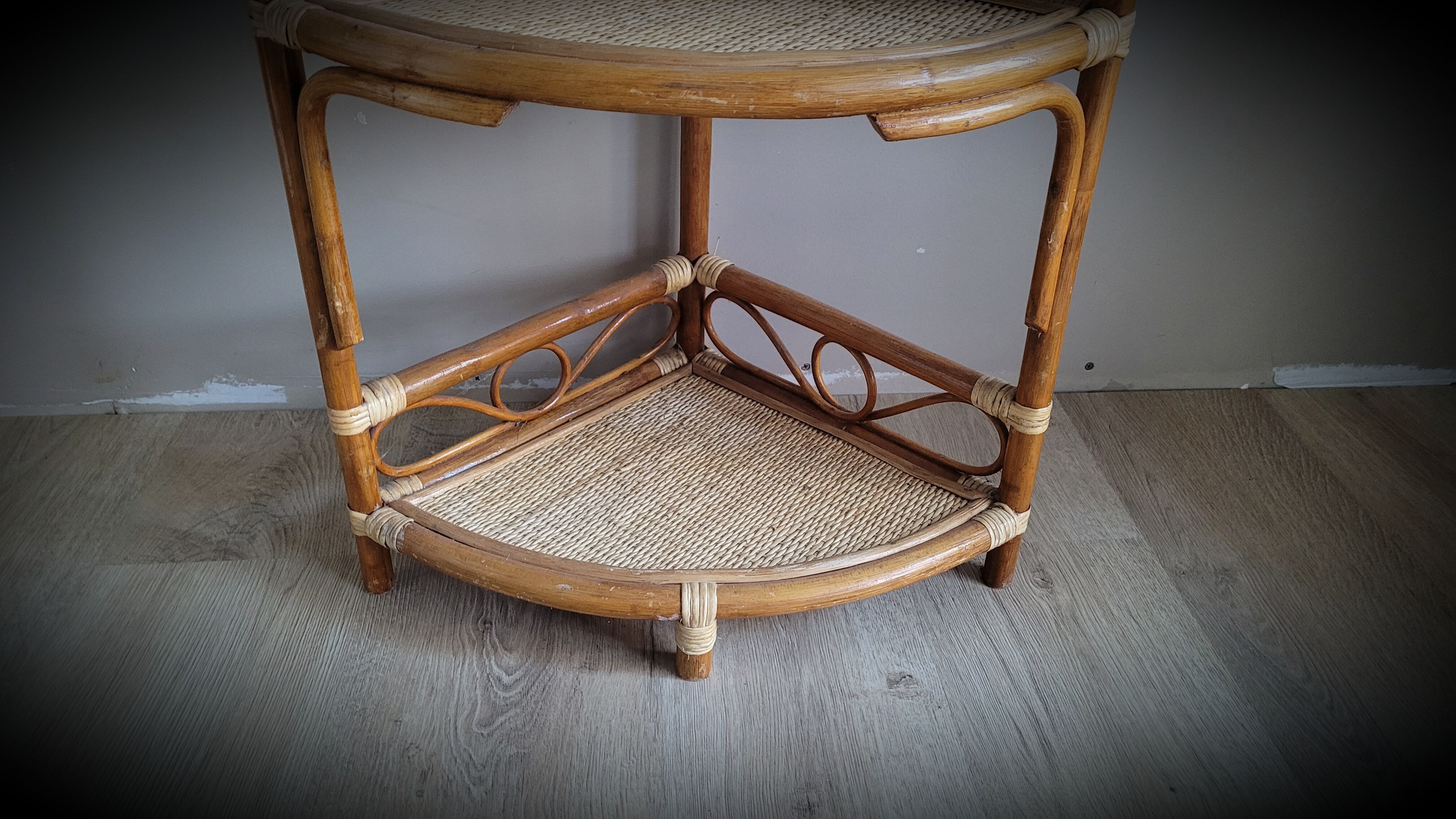 Rattan table neck