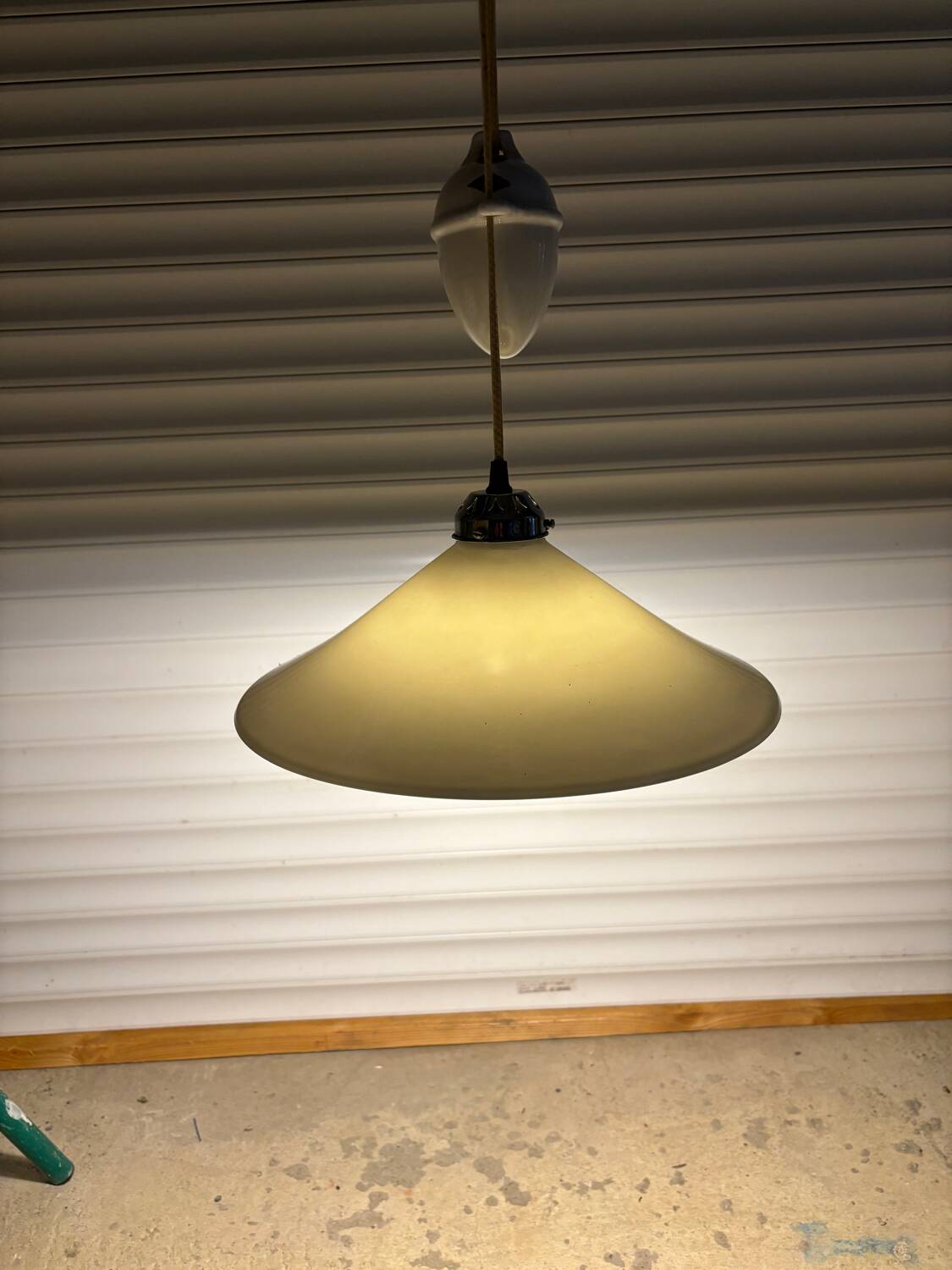 Suspension rises and falls vintage