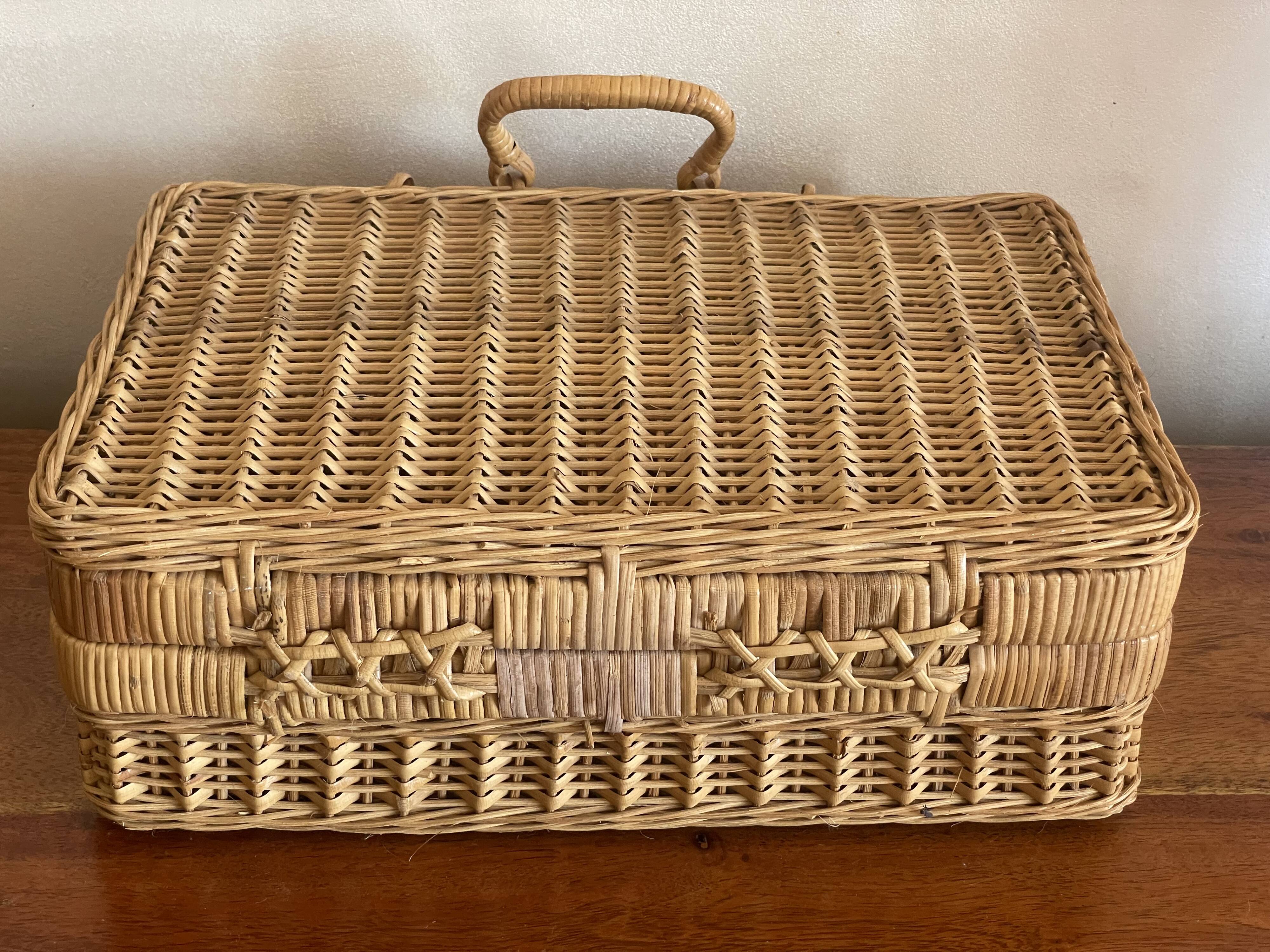 Small wicker case
