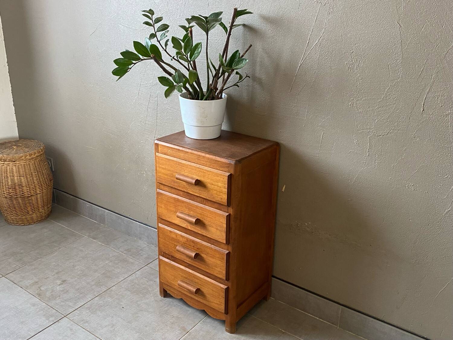 Vintage vintage chiffonier