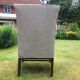 Fauteuil rembourré en chêne vintage sur des roulettes en beige