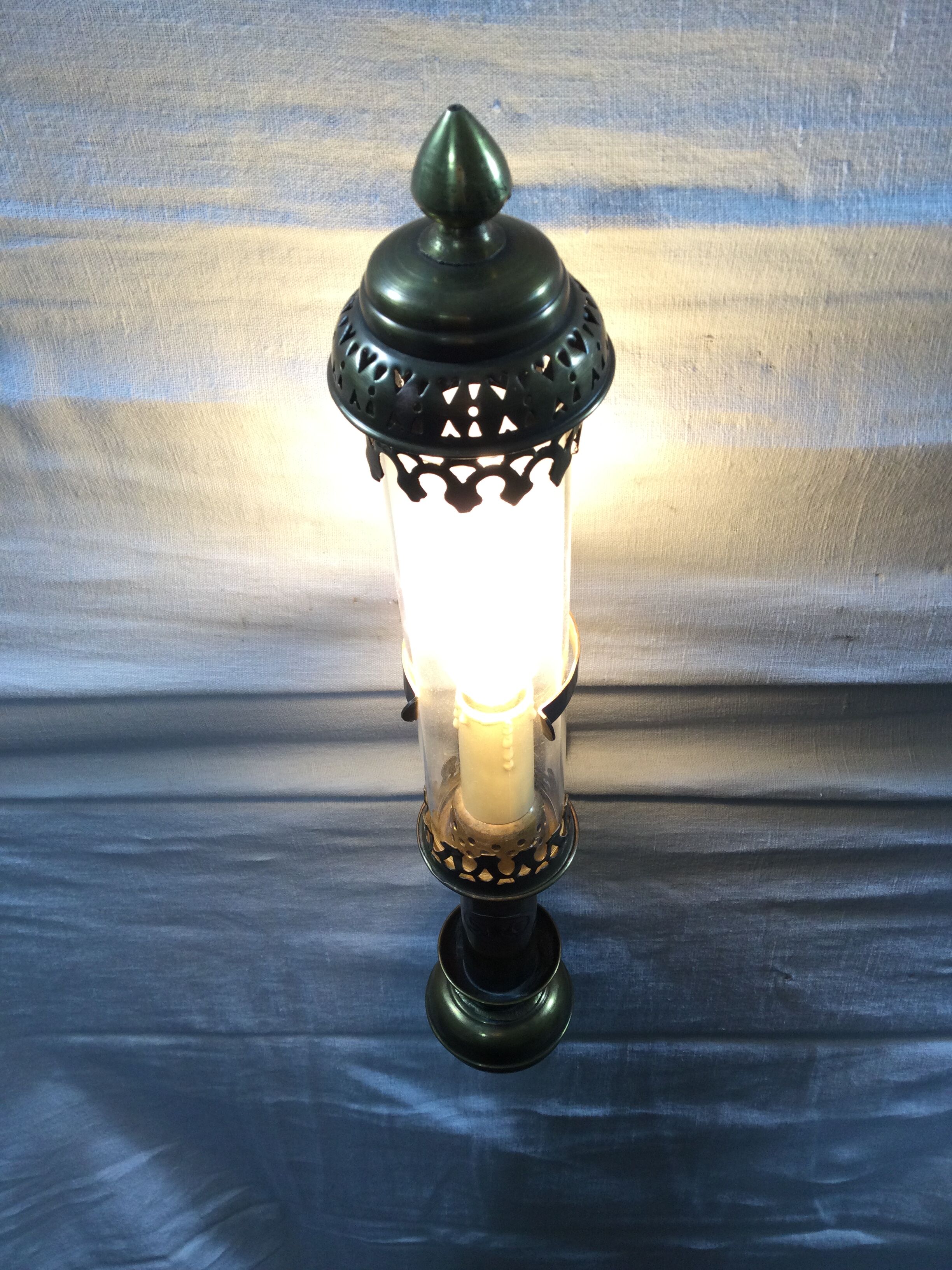 Brass train applicator