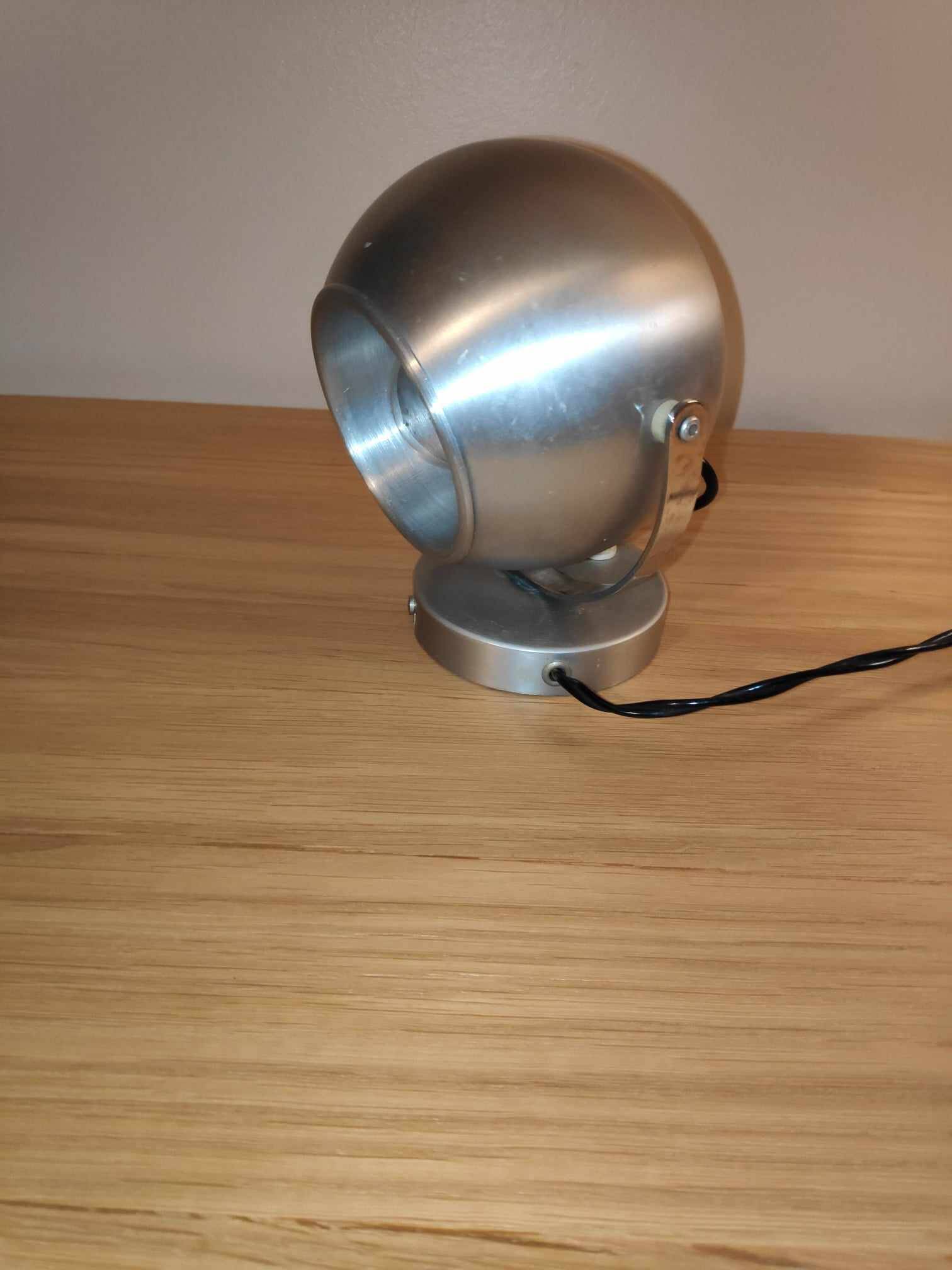 Eyeball wall or table lamp