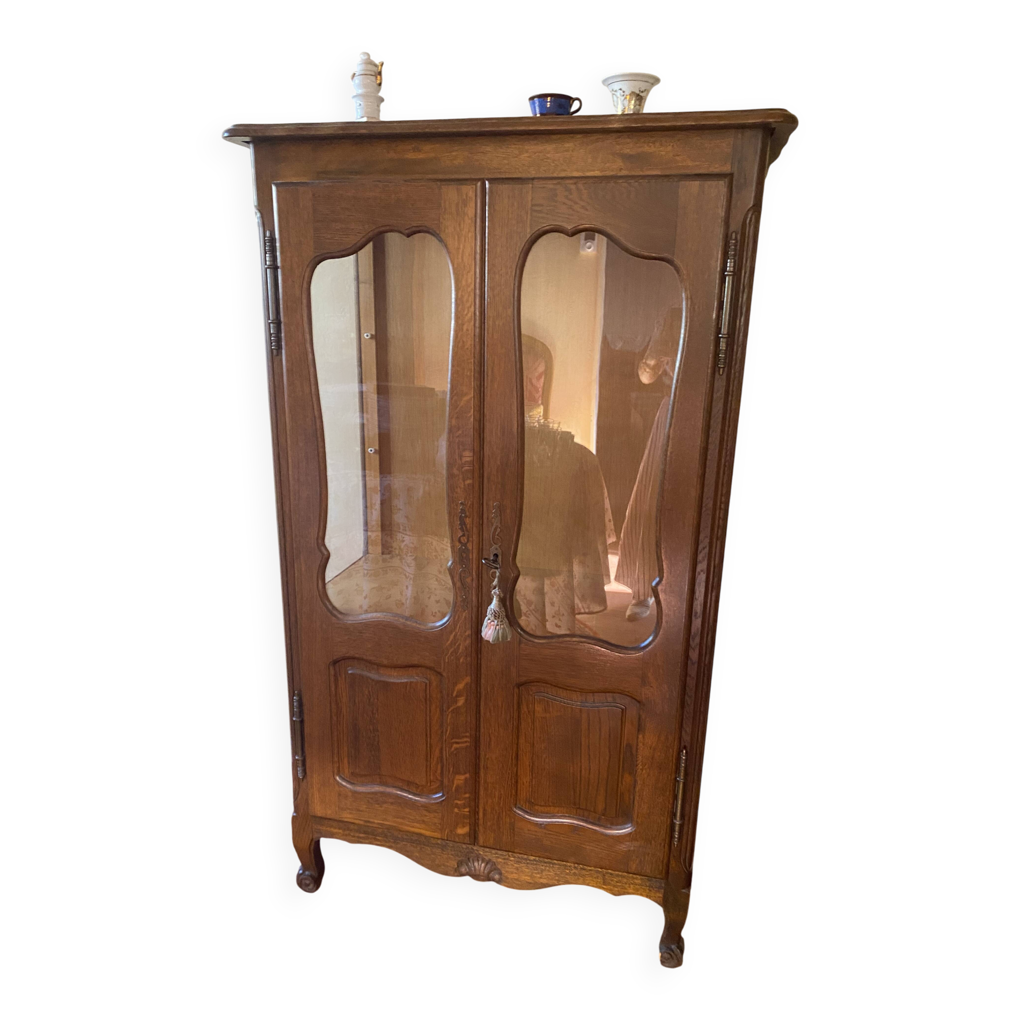 Vintage showcase
