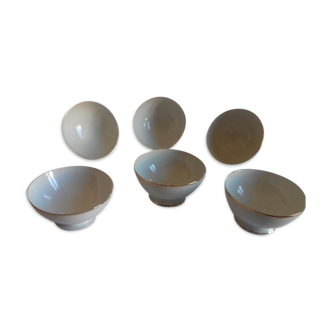 Lot de 6 bols en porcelaine du 19ème  siècle, blanc cassé.