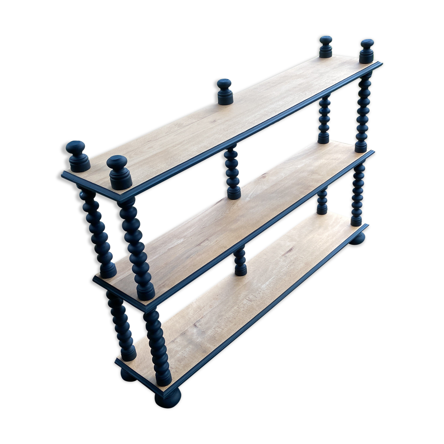 Floor on wooden legs