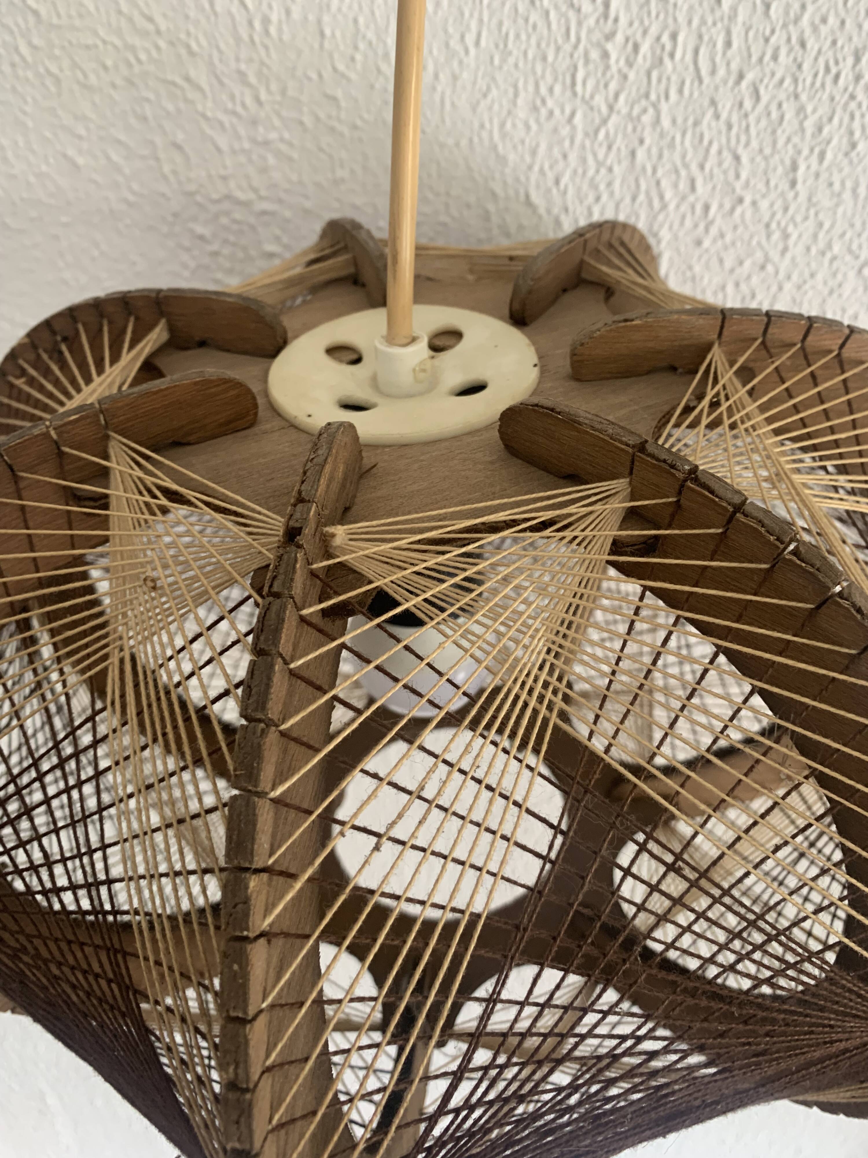 Vintage 1960s Scandinavian pendant light, wire and wood - 30 x 21 cm
