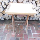 Folding table