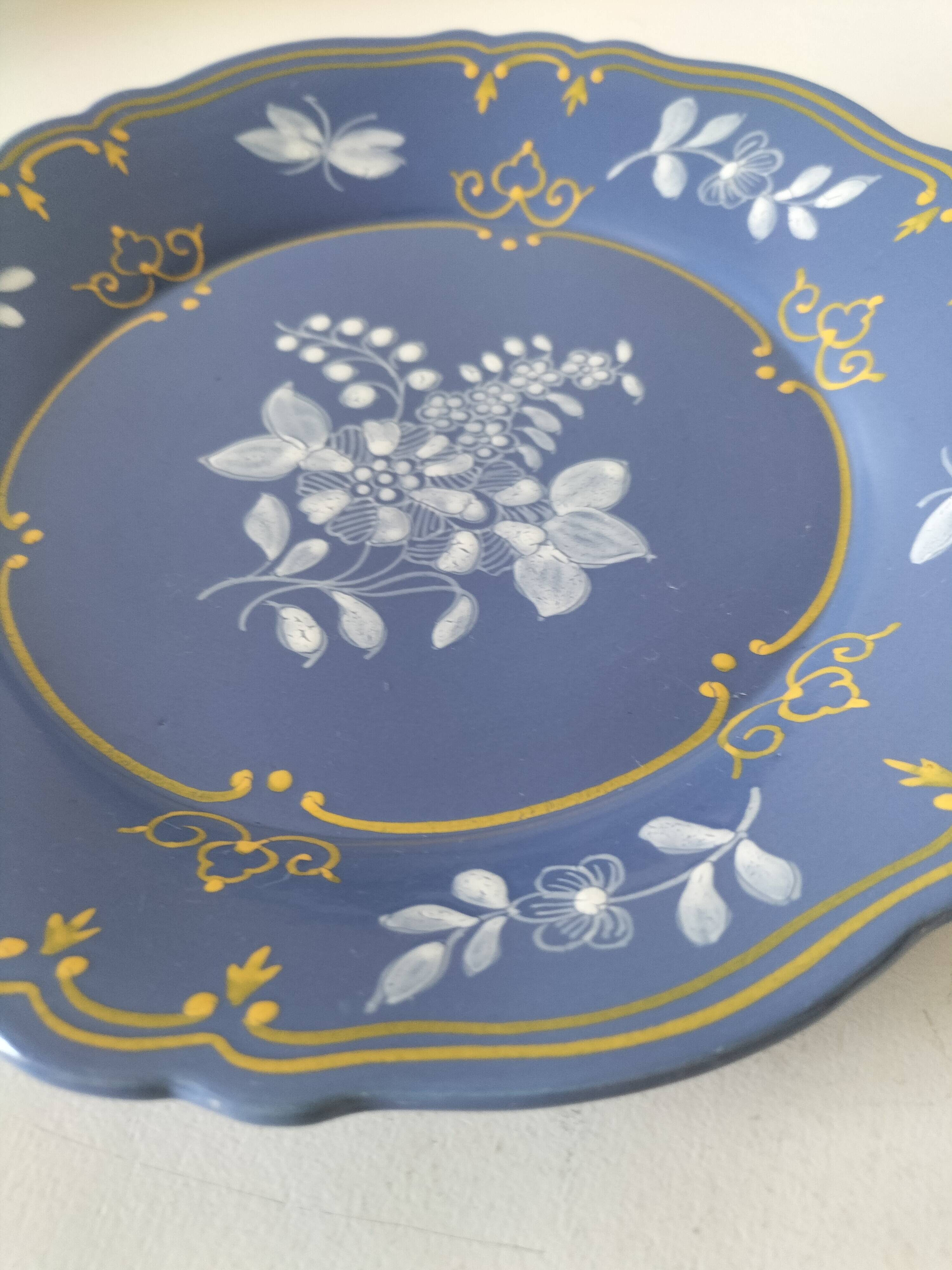 Hand-painted plate – Saint-Omer earthenware factory (attributed)