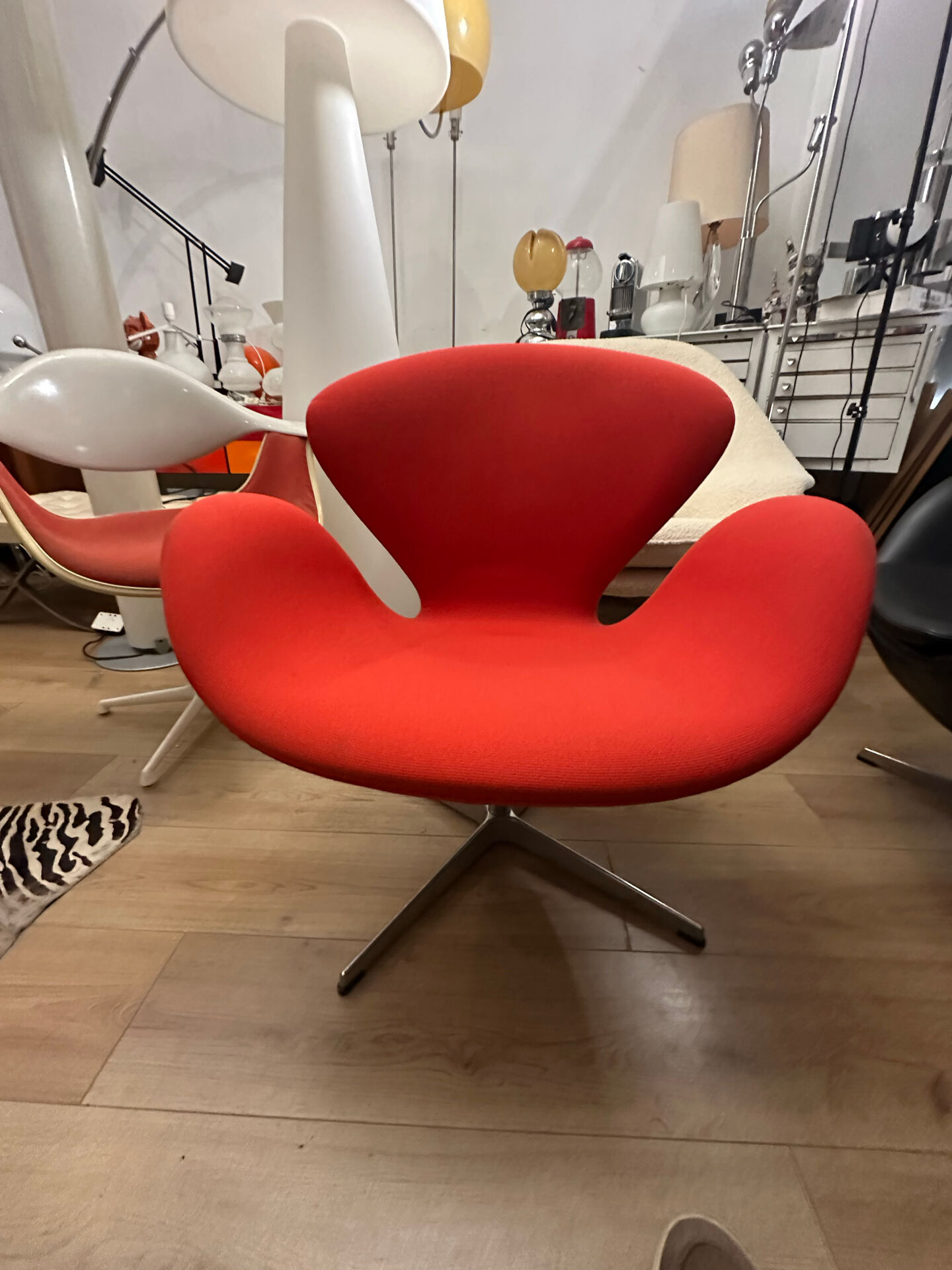 Swan Chair Arne Jacobsen for Fritz Hansen recent edition