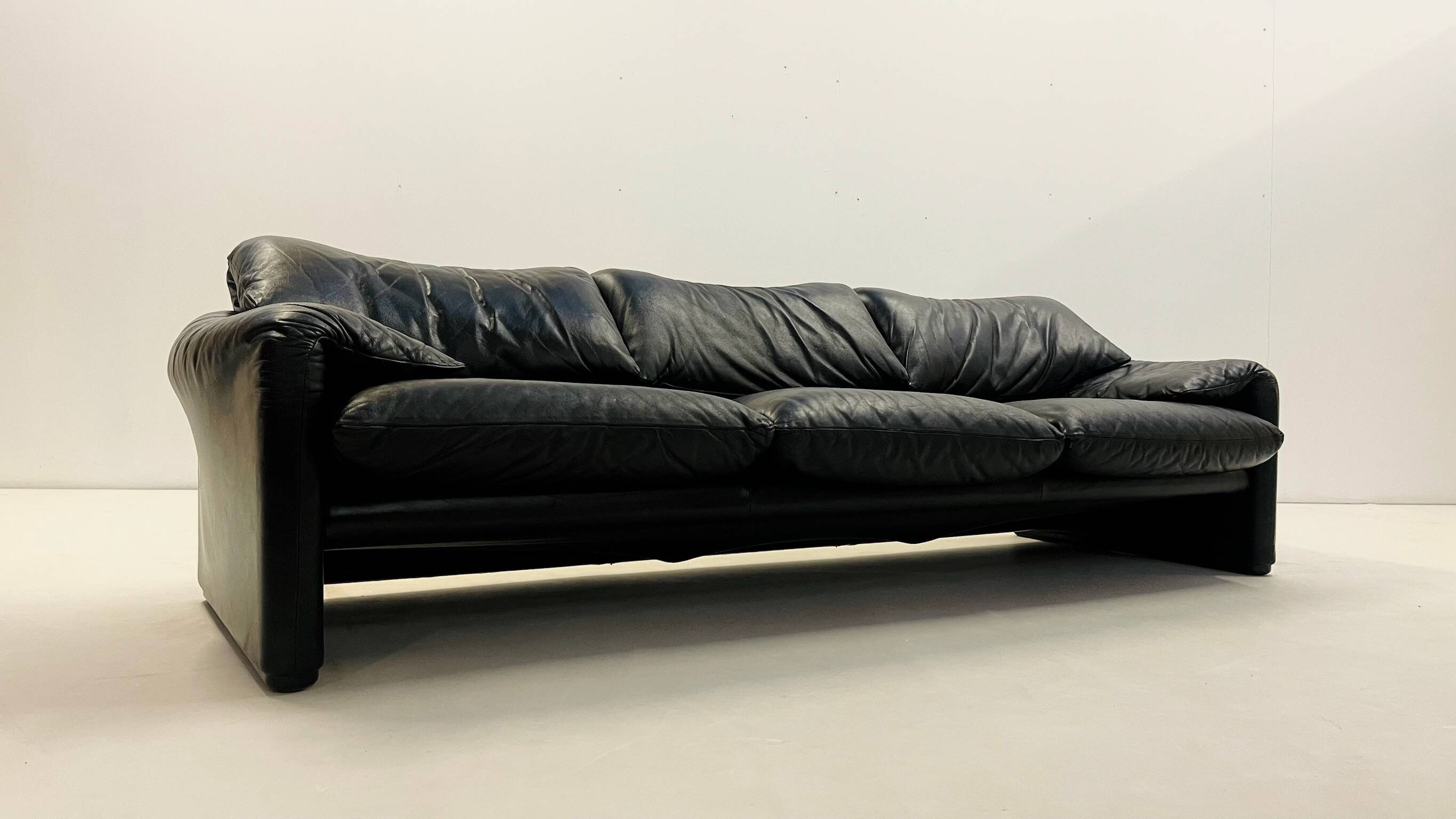 'Maralunga' 3-seater sofa by Vico Magistretti for Cassina