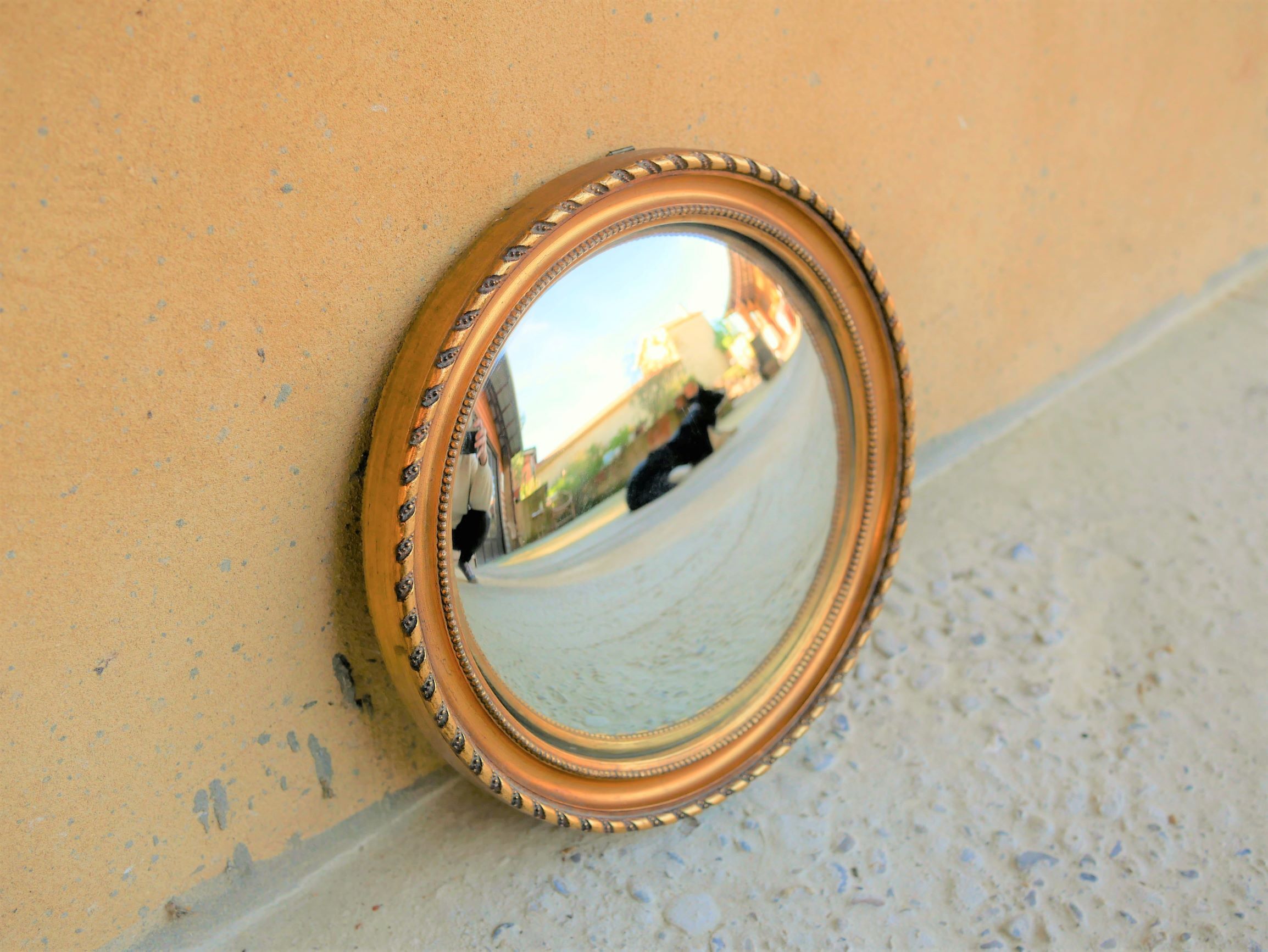 Witch mirror in gilded wood 24x24cm