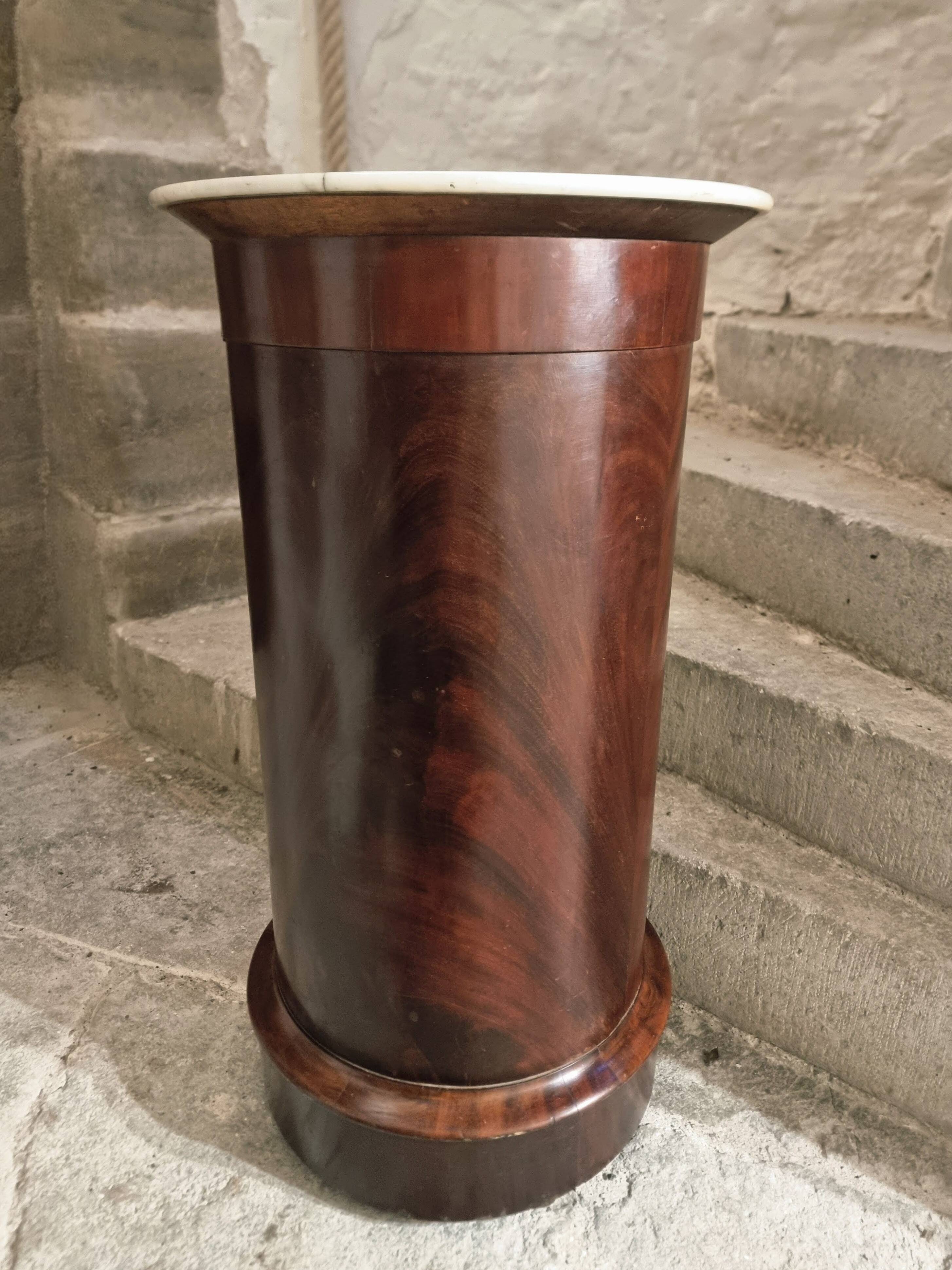 Antique French Empire Somno (bedside table) in mahogany with a marble top, circa 1805–1820.