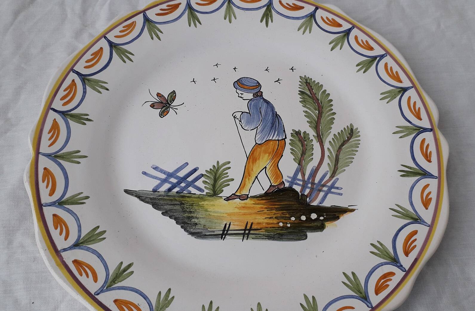 3 assiettes en faïence