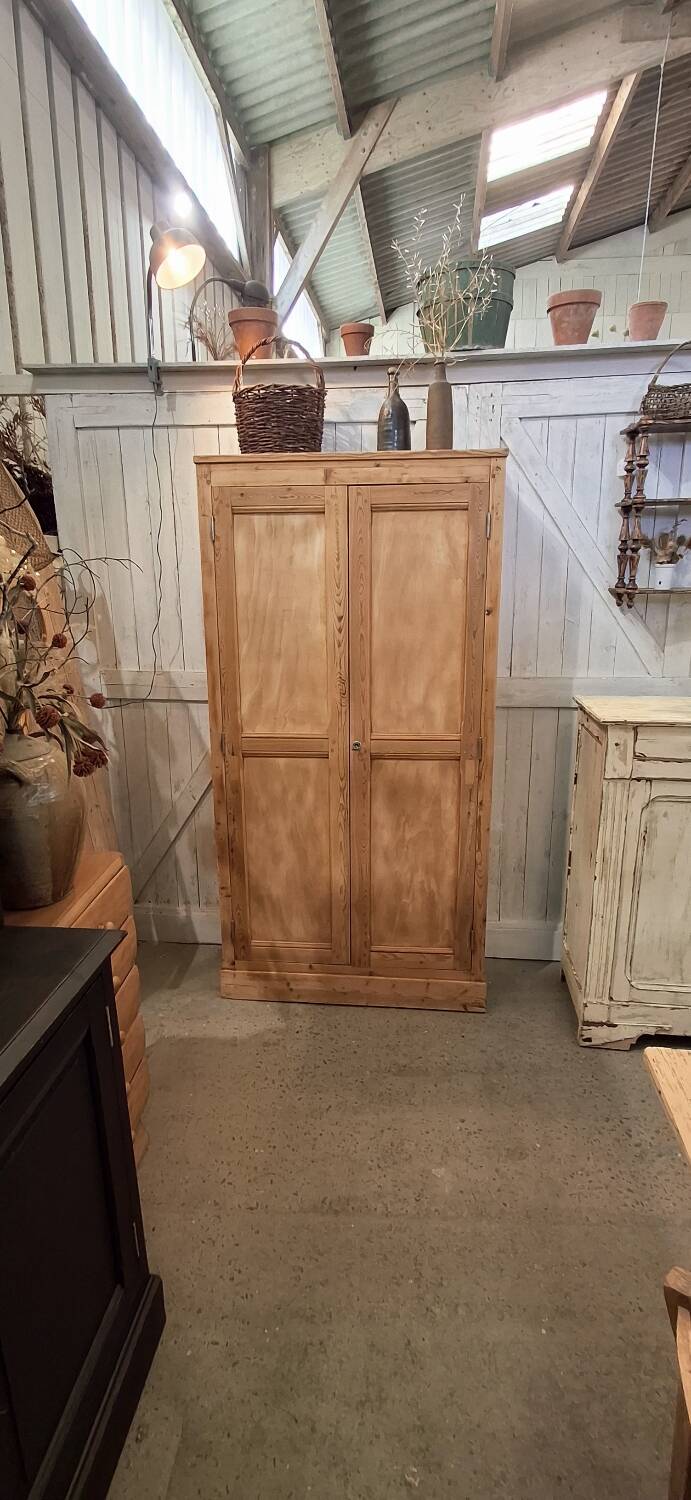 Armoire vintage