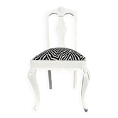 Chaise baroque antique redessinée en tissu zèbre