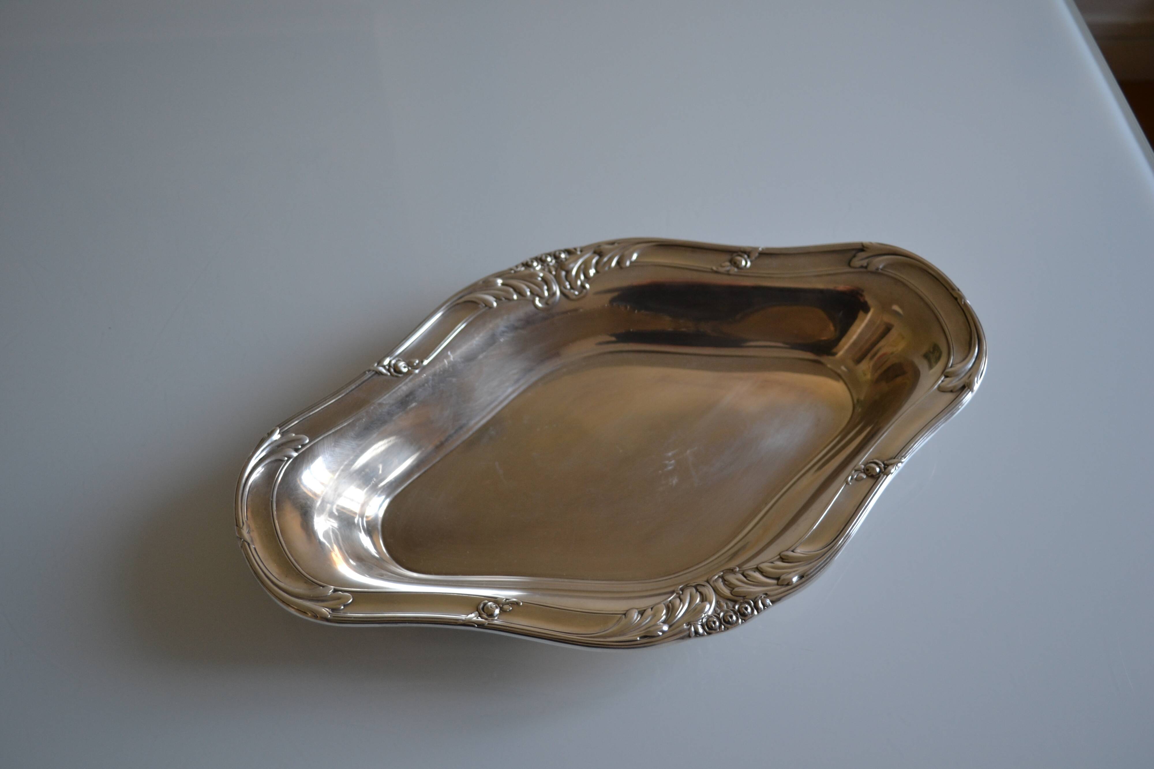 Flat basket cup in silver metal