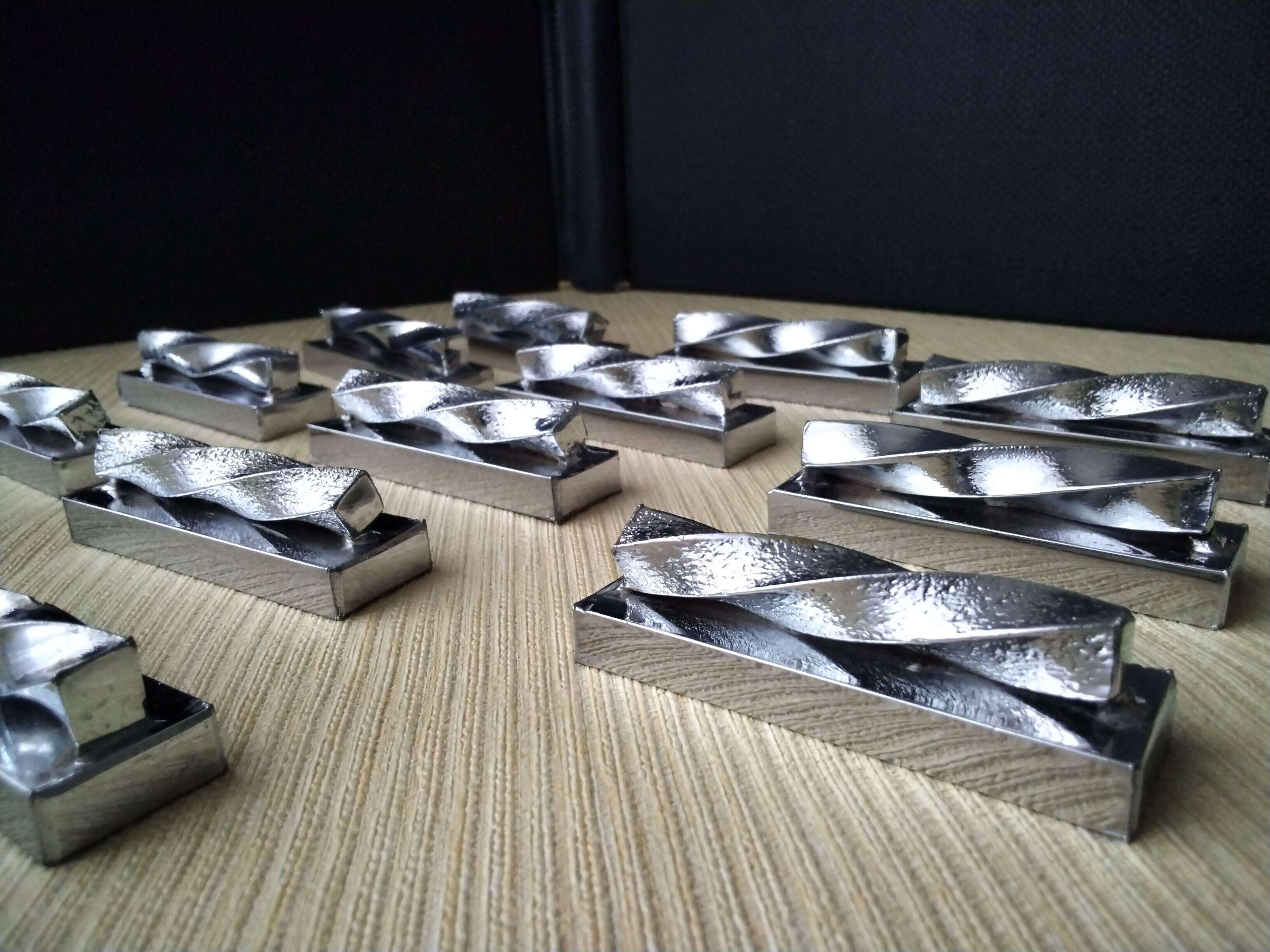 12 silver metal knife holders
