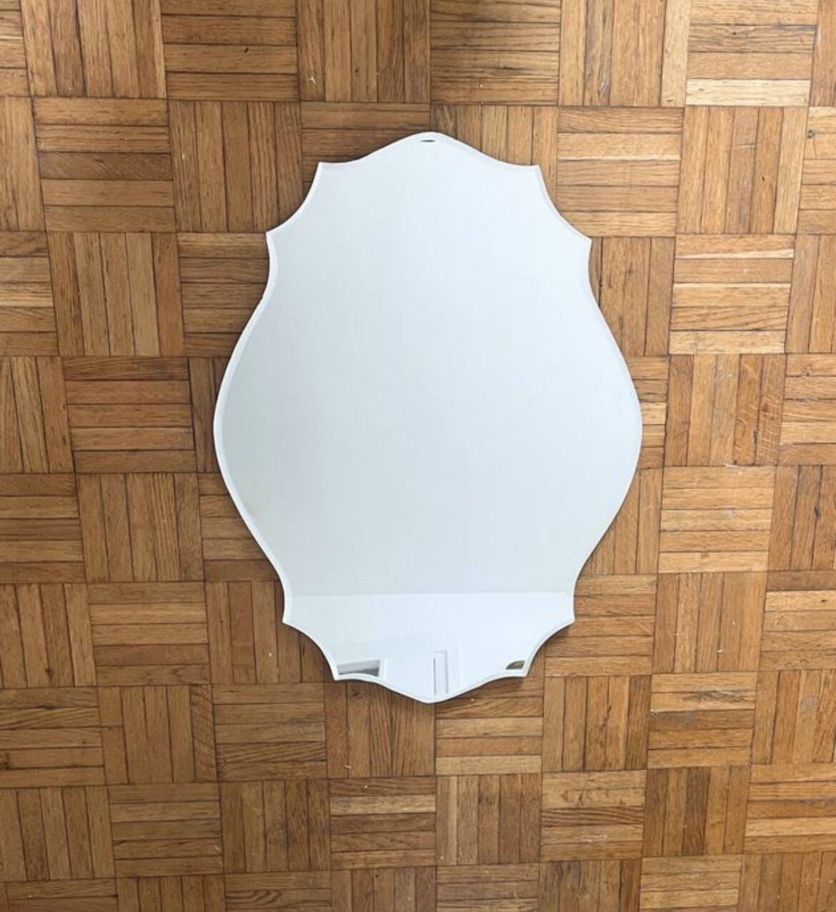 Decorative mirror with scalloped edges
